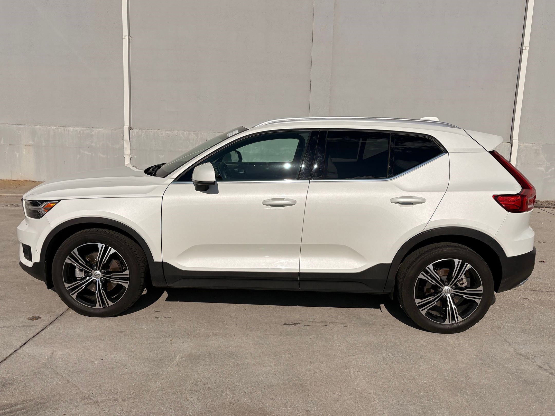 2020 Volvo XC40 Inscription photo 2