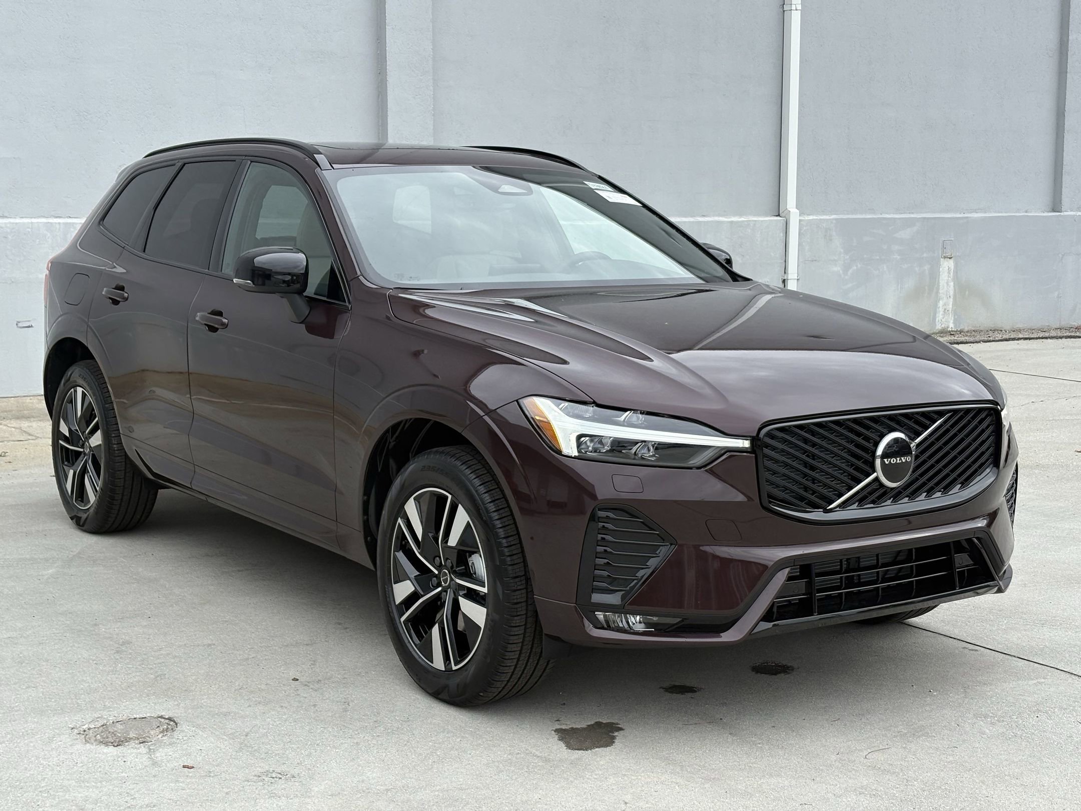 2026 Volvo XC60 B5 Core photo 2