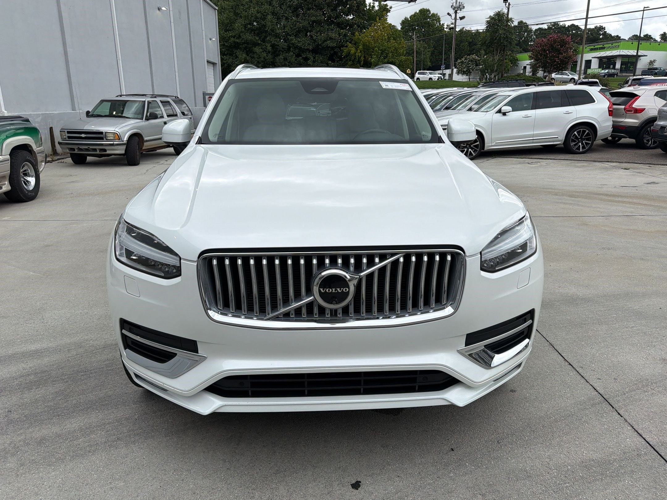 XC90 Plus Bright Theme SUV