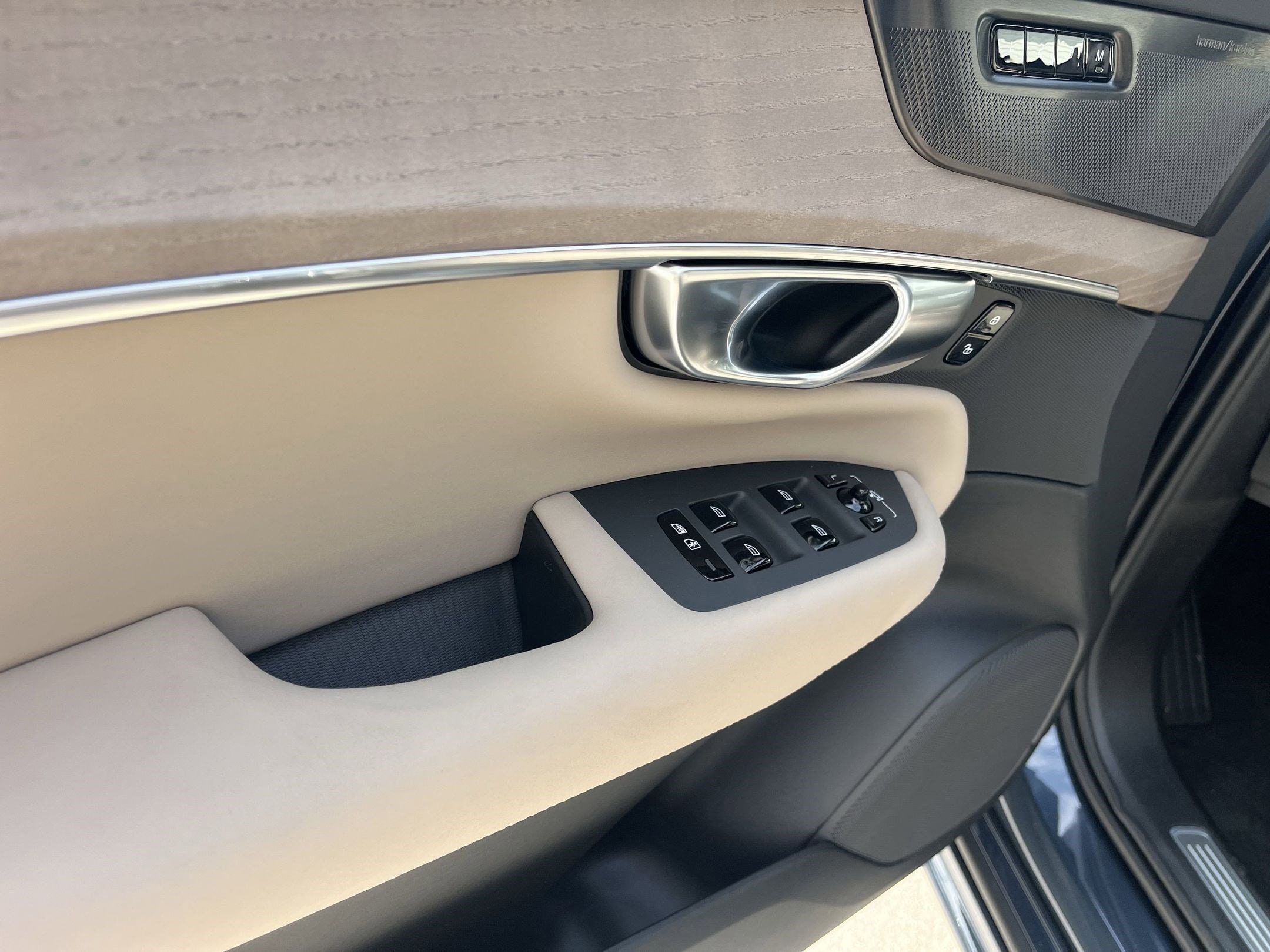 2026 Volvo XC90 Plus - Photo 13
