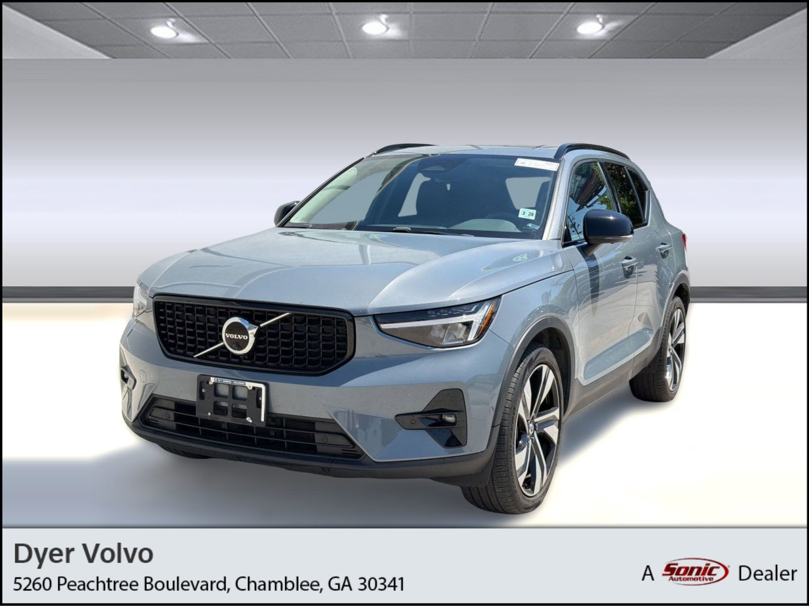 2023 Volvo XC40 B5 Plus Dark AWD's photo
