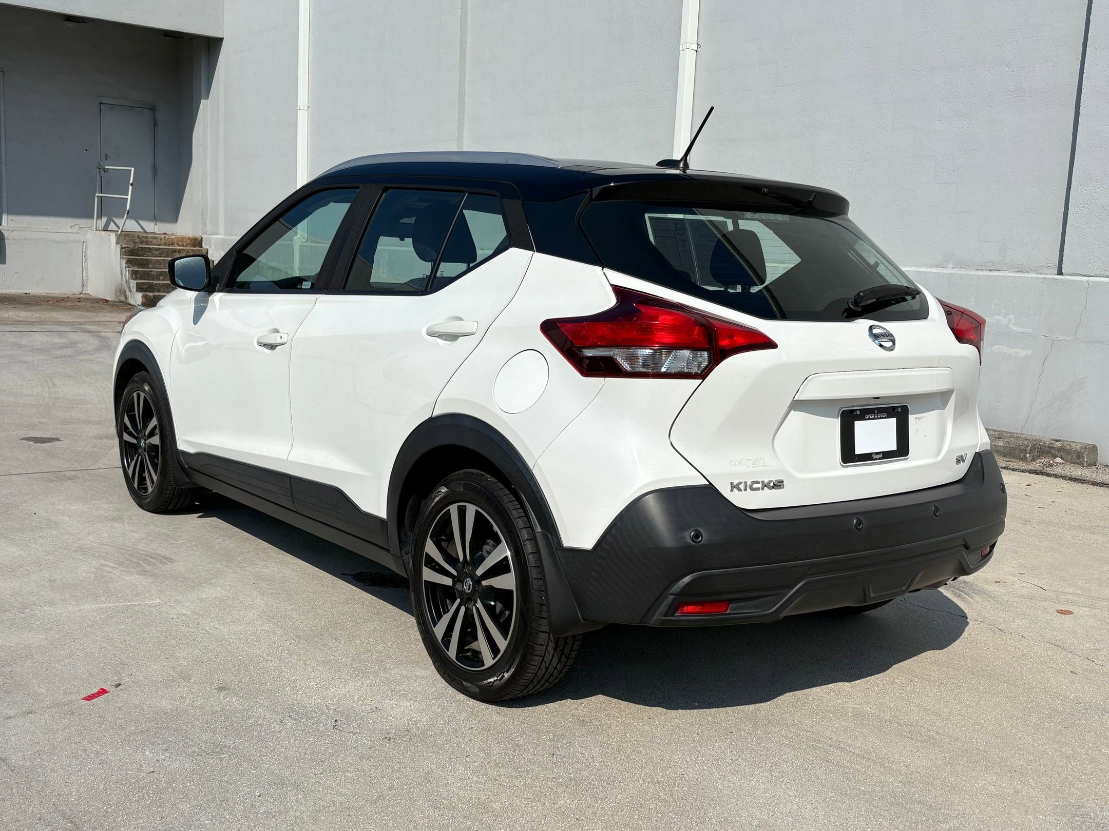 2020 Nissan Kicks SV photo 2