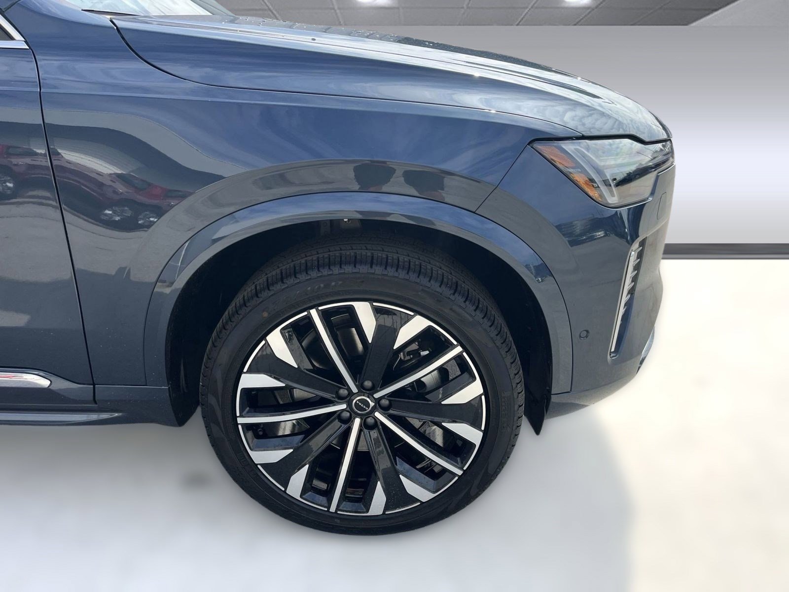2026 Volvo XC90 Plus - Photo 12