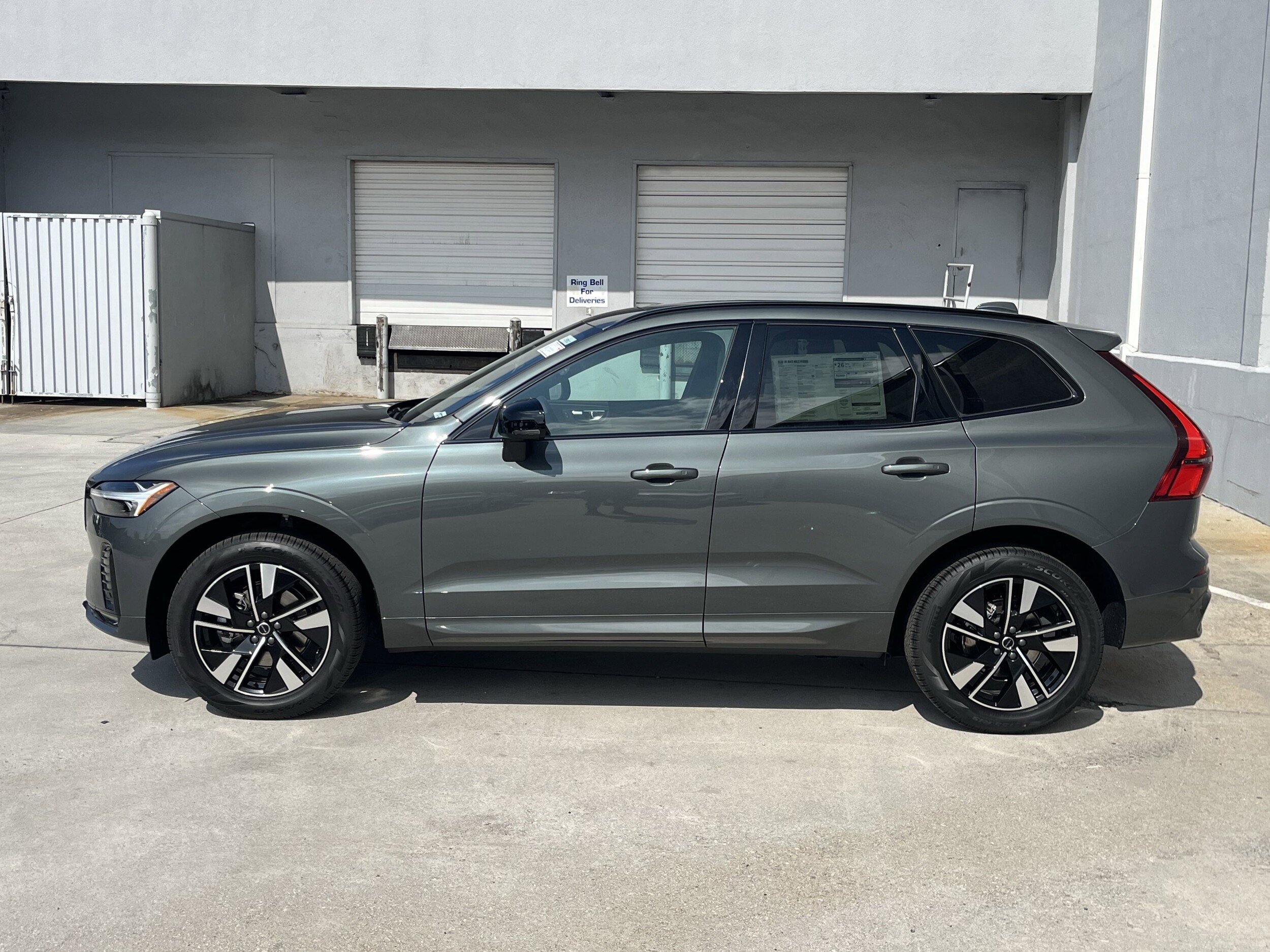 2026 Volvo XC60 B5 Core photo 2