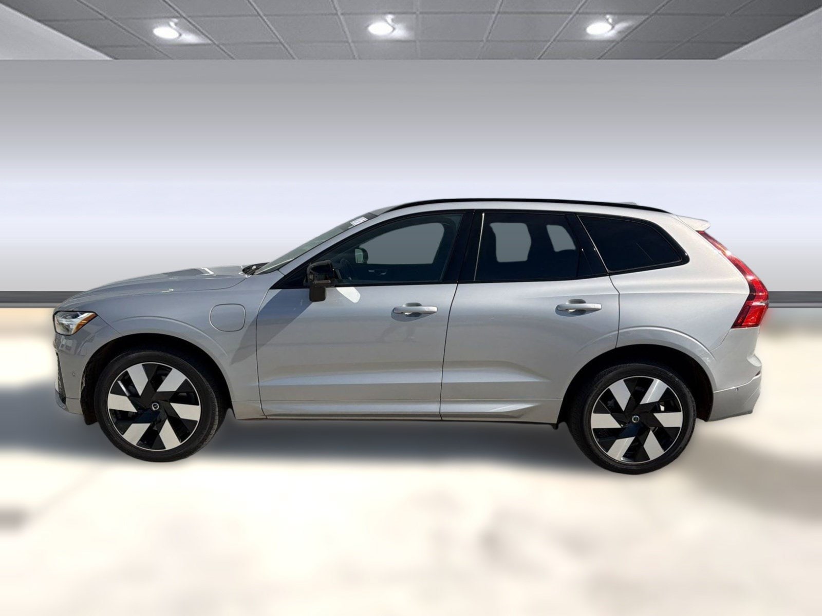 XC60 Plug-in Hybrid Plus Dark Theme SUV