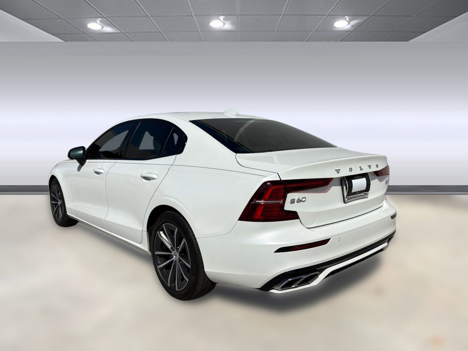 2022 Volvo S60 Momentum photo 2