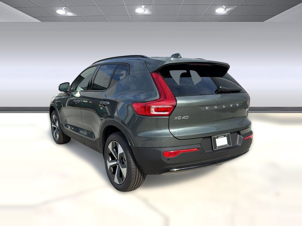 New 2026 Volvo XC40 B4 Plus SUV