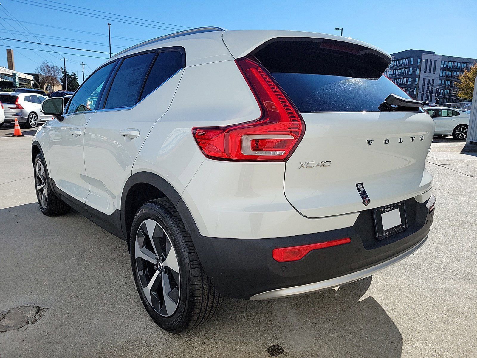 2025 Volvo XC40 Core photo 2