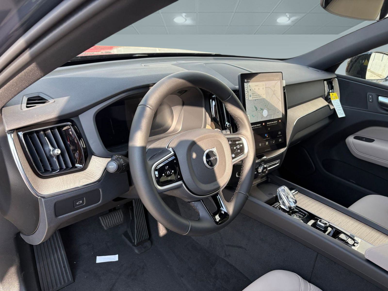 2026 Volvo XC60 B5 Plus photo 4