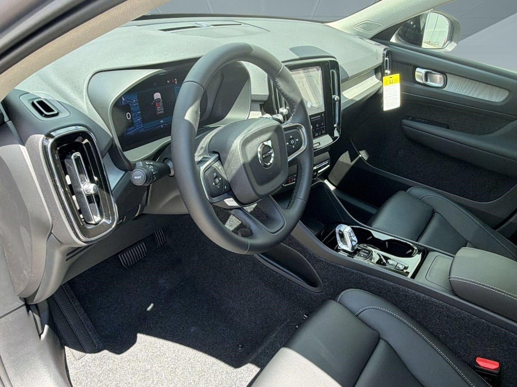 Used 2026 Volvo XC40 B5 Plus SUV