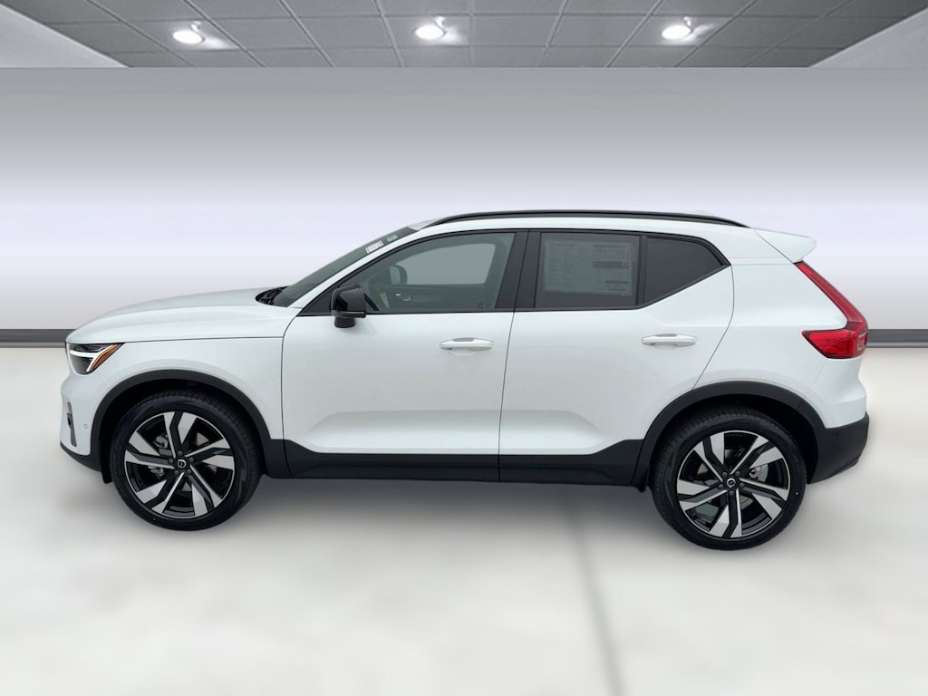 New 2026 Volvo XC40 B5 Ultra SUV