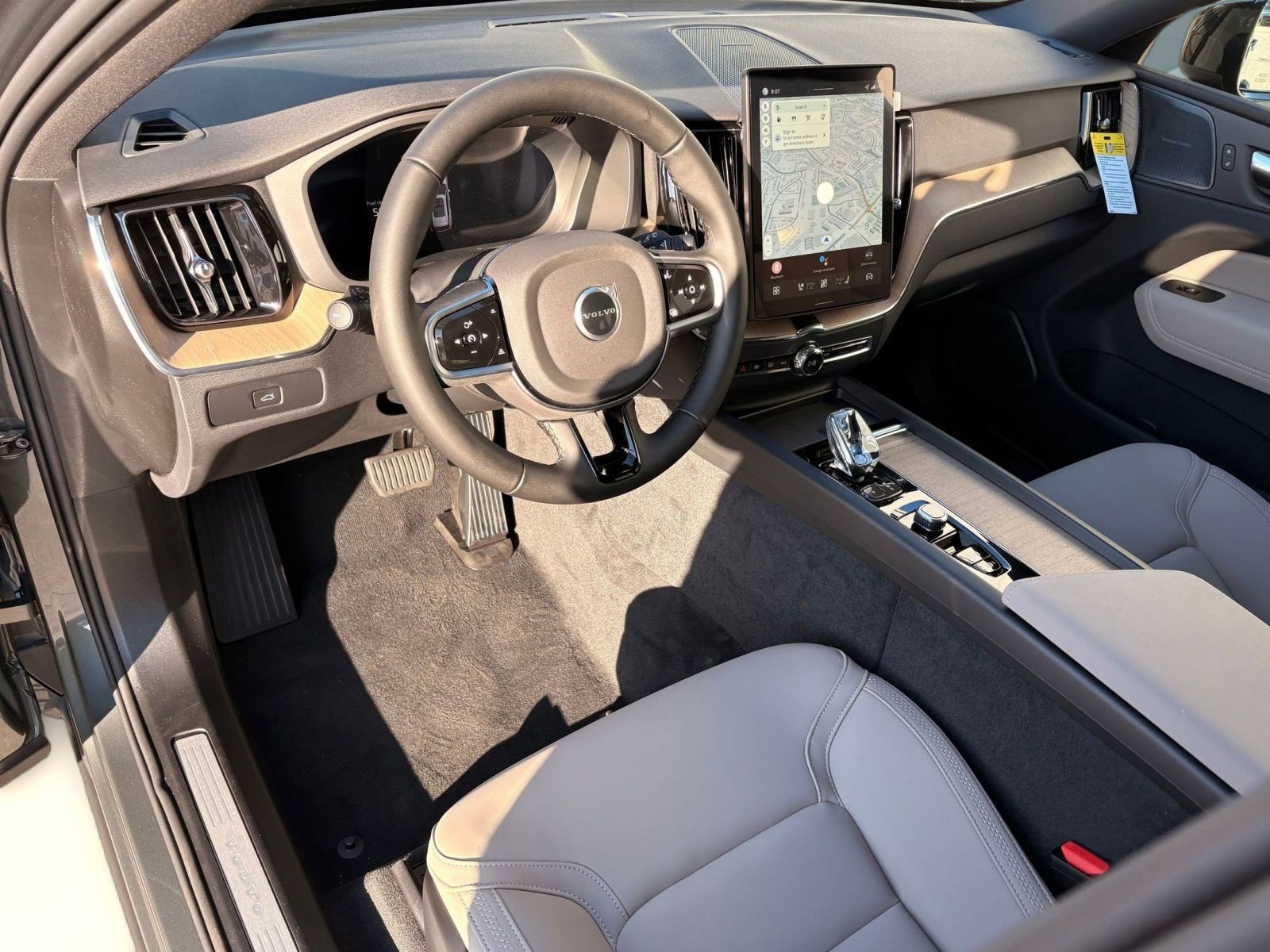 2026 Volvo XC60 B5 Plus photo 4