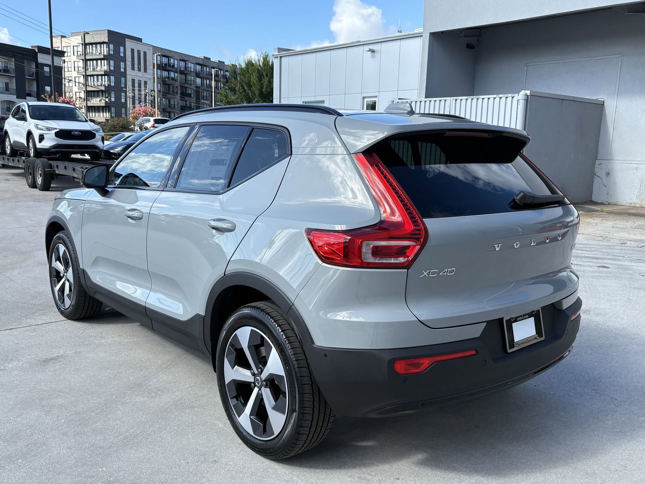 2026 Volvo XC40 Plus photo 3