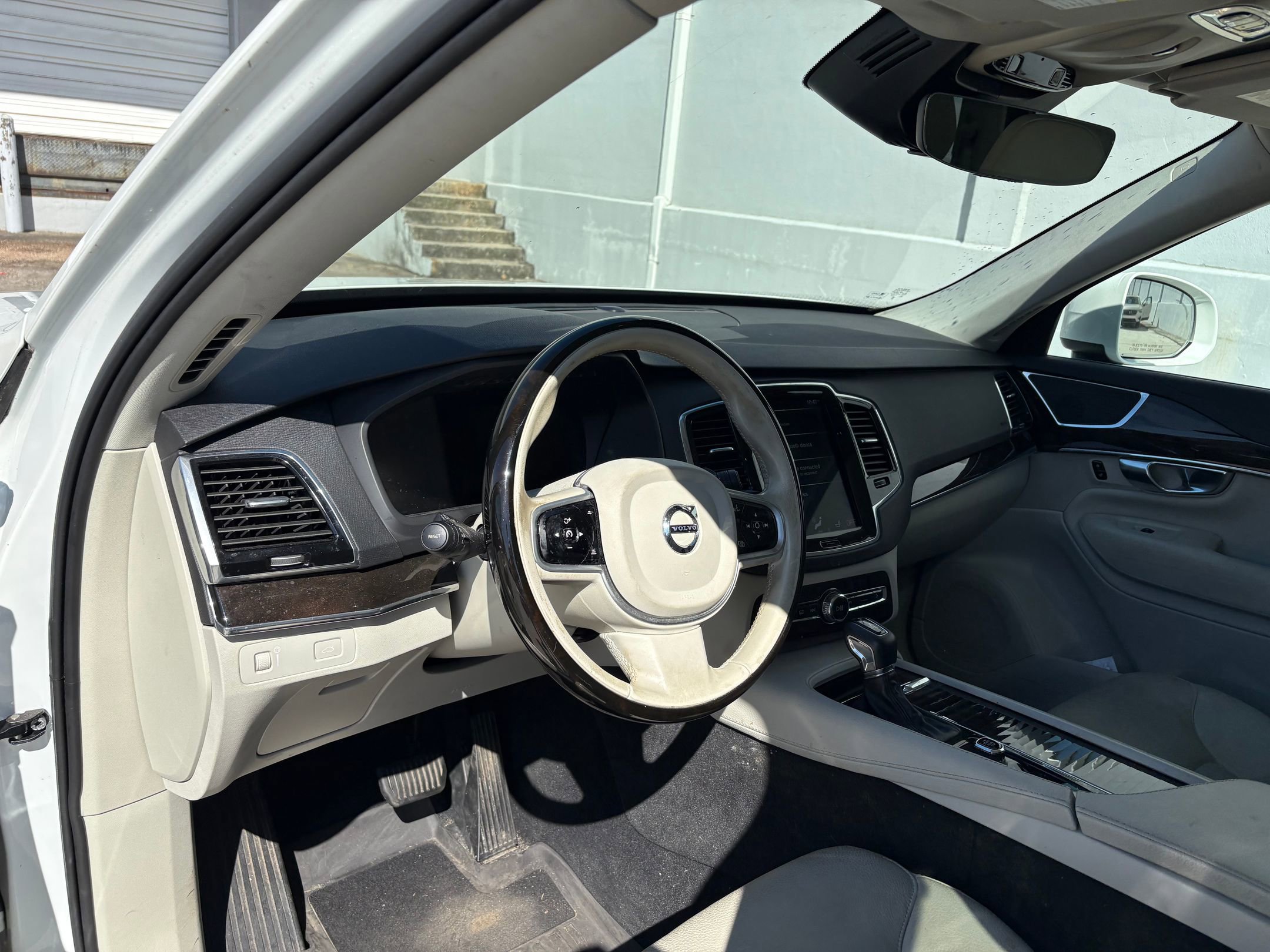 2018 Volvo XC90 Momentum photo 3