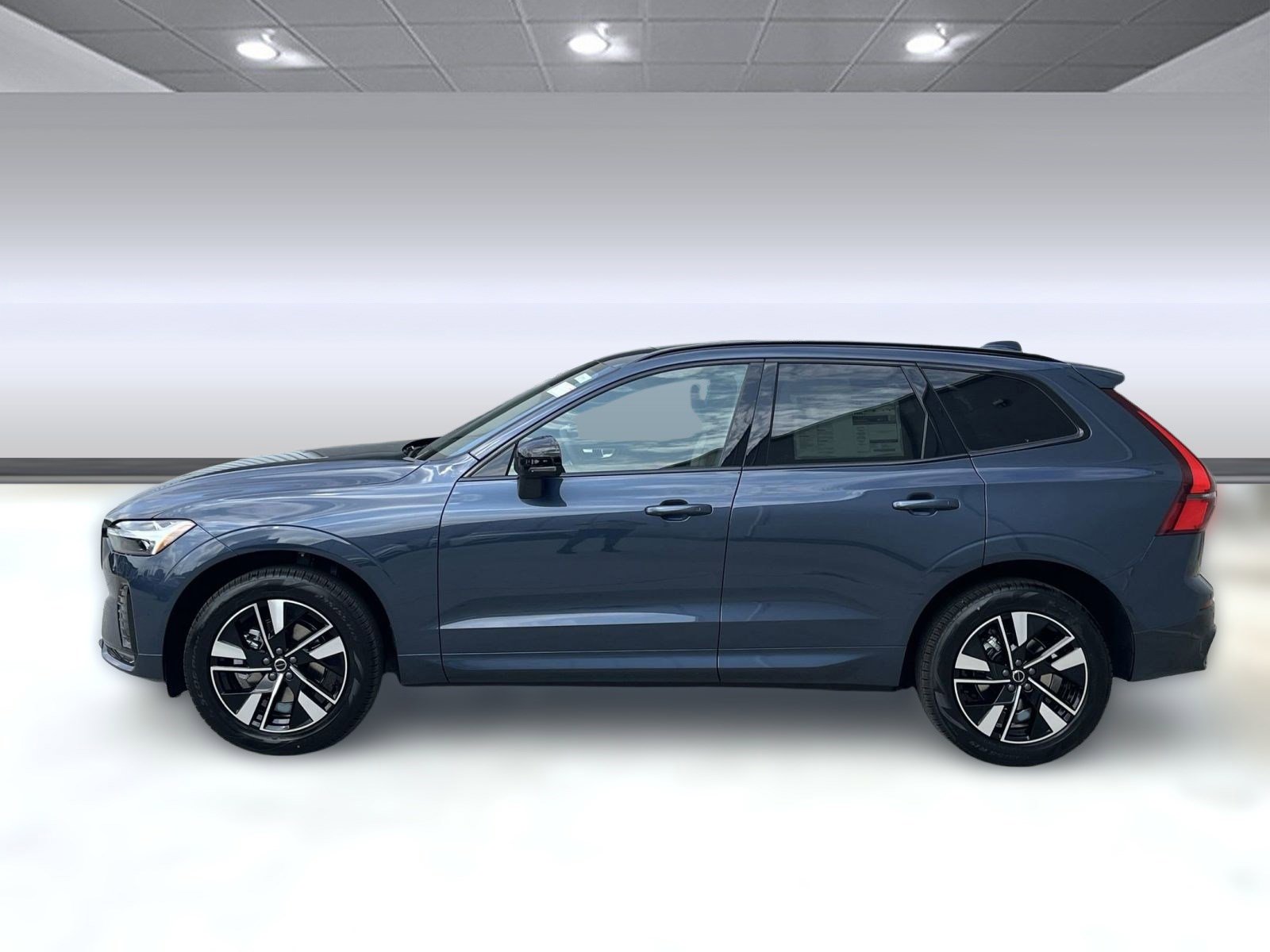 2026 Volvo XC60 B5 Core photo 2