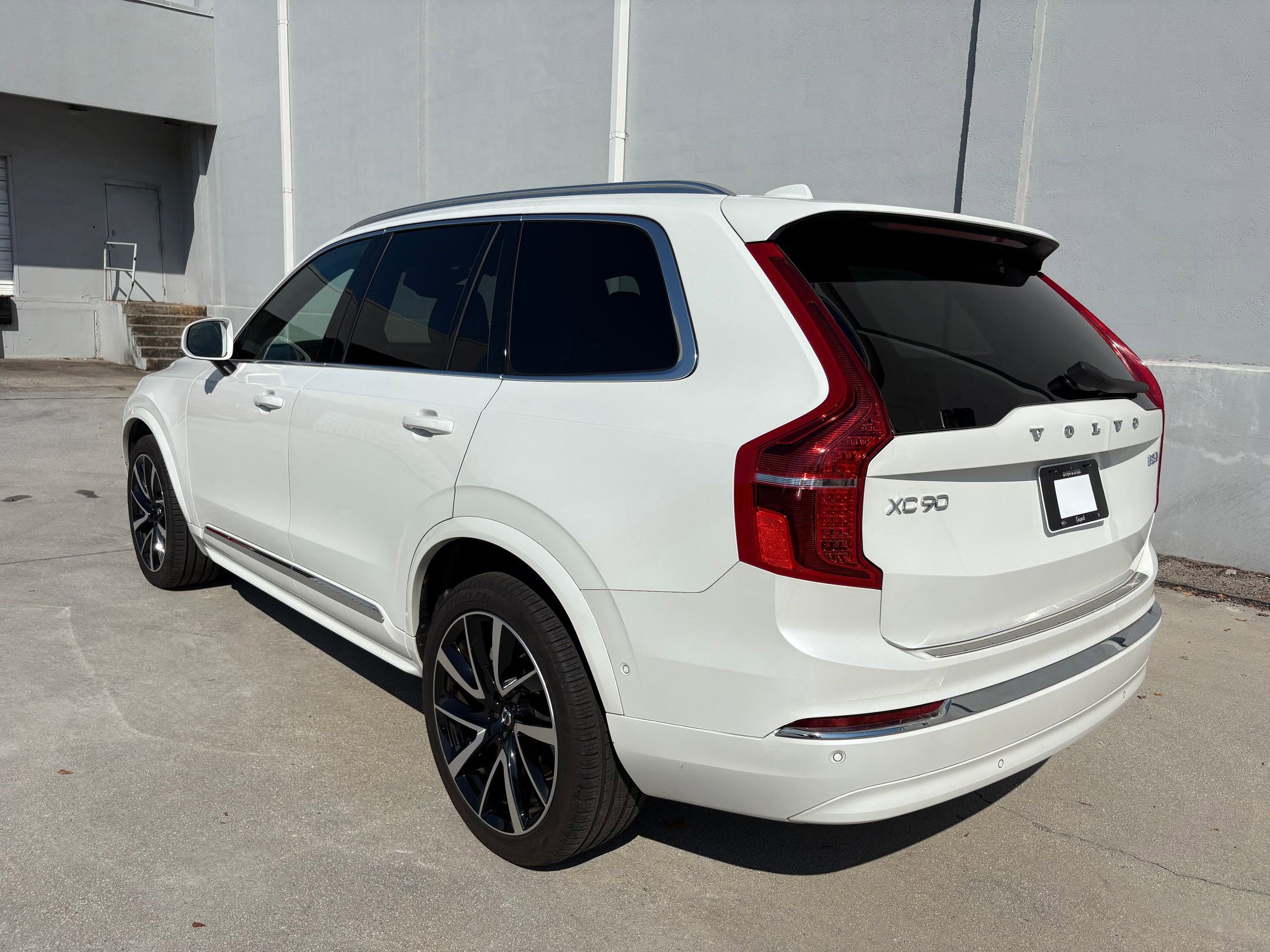 2023 Volvo XC90 Plus photo 3