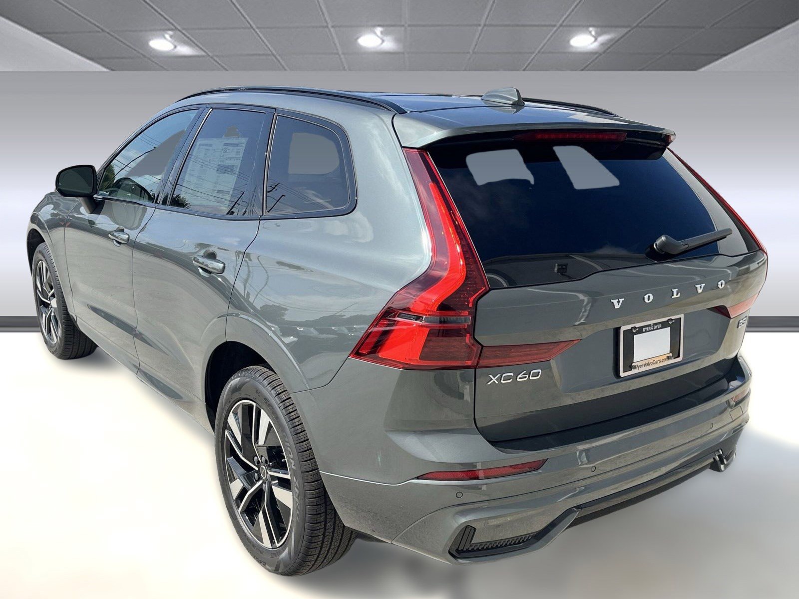 2026 Volvo XC60 B5 Core photo 3