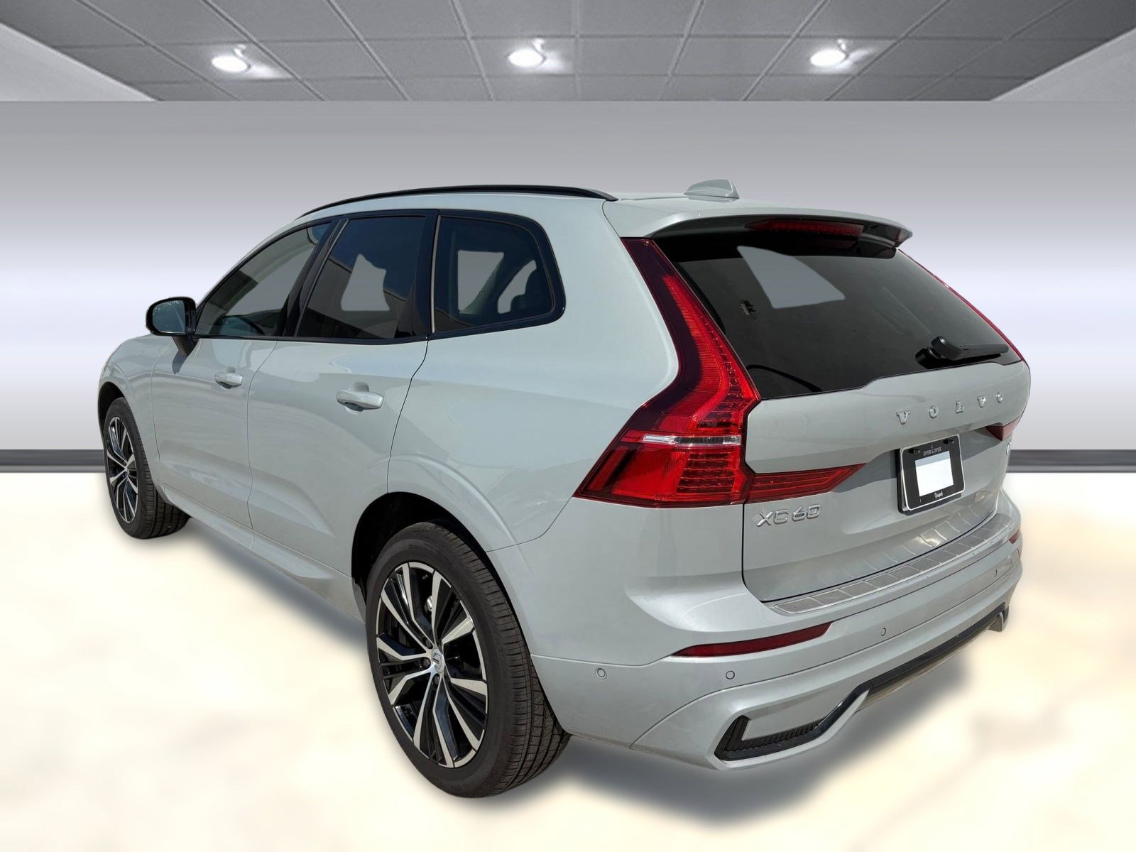 2025 Volvo XC60 B5 Plus photo 3