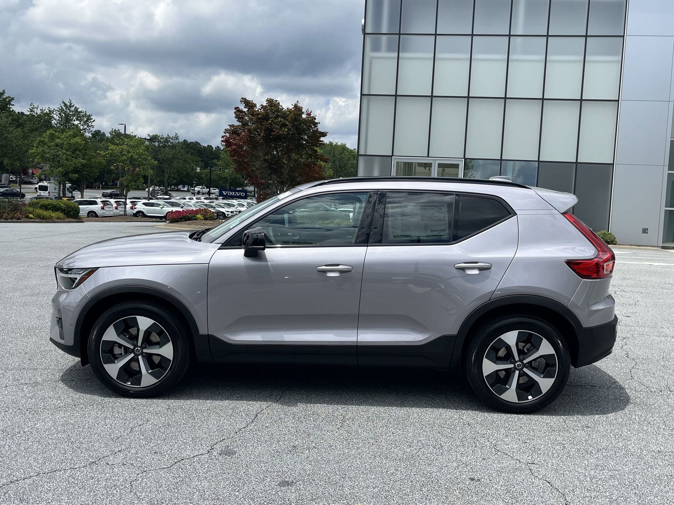2026 Volvo XC40 Plus photo 2