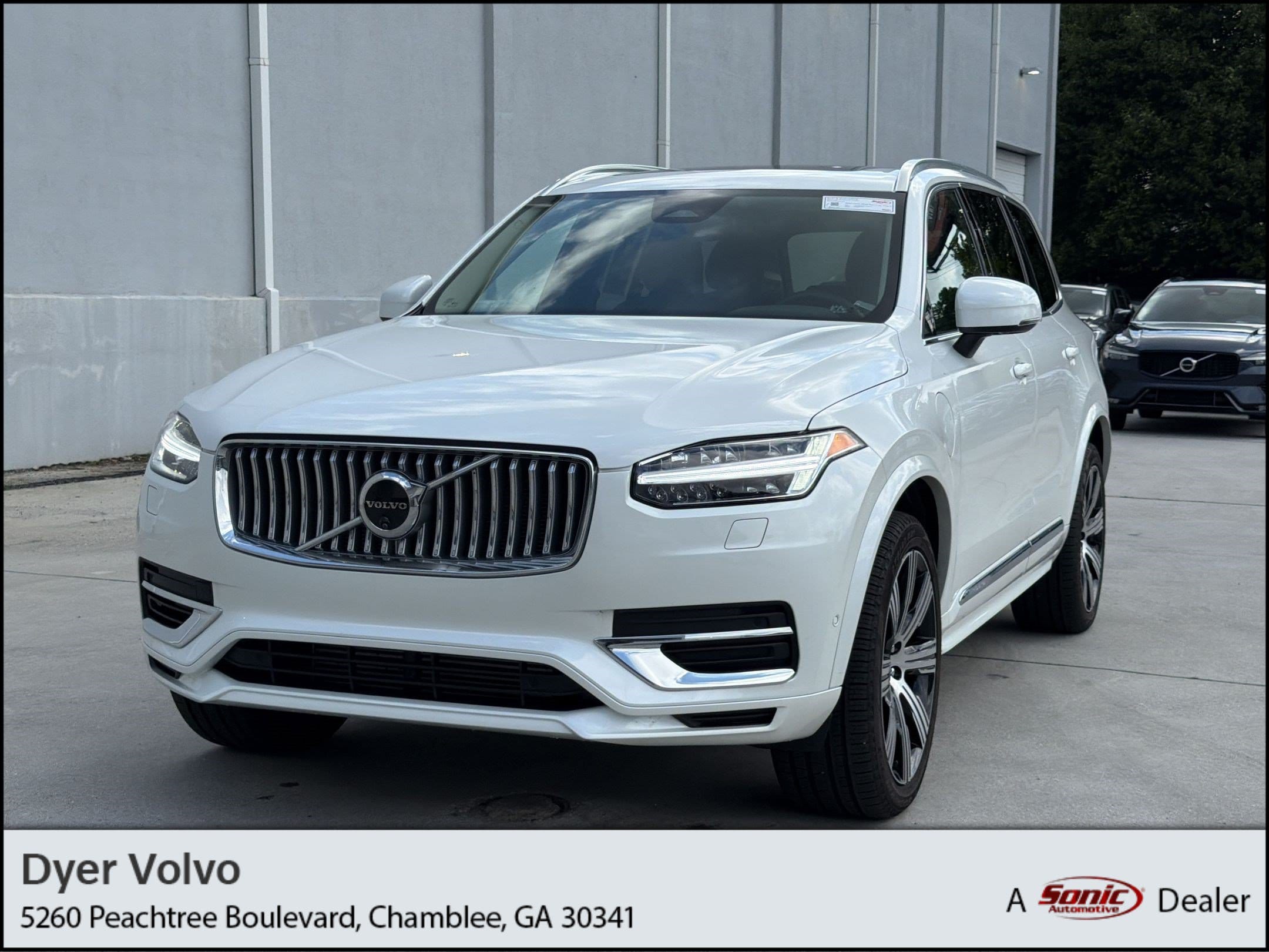 XC90 Plug-in Hybrid Plus Bright Theme SUV