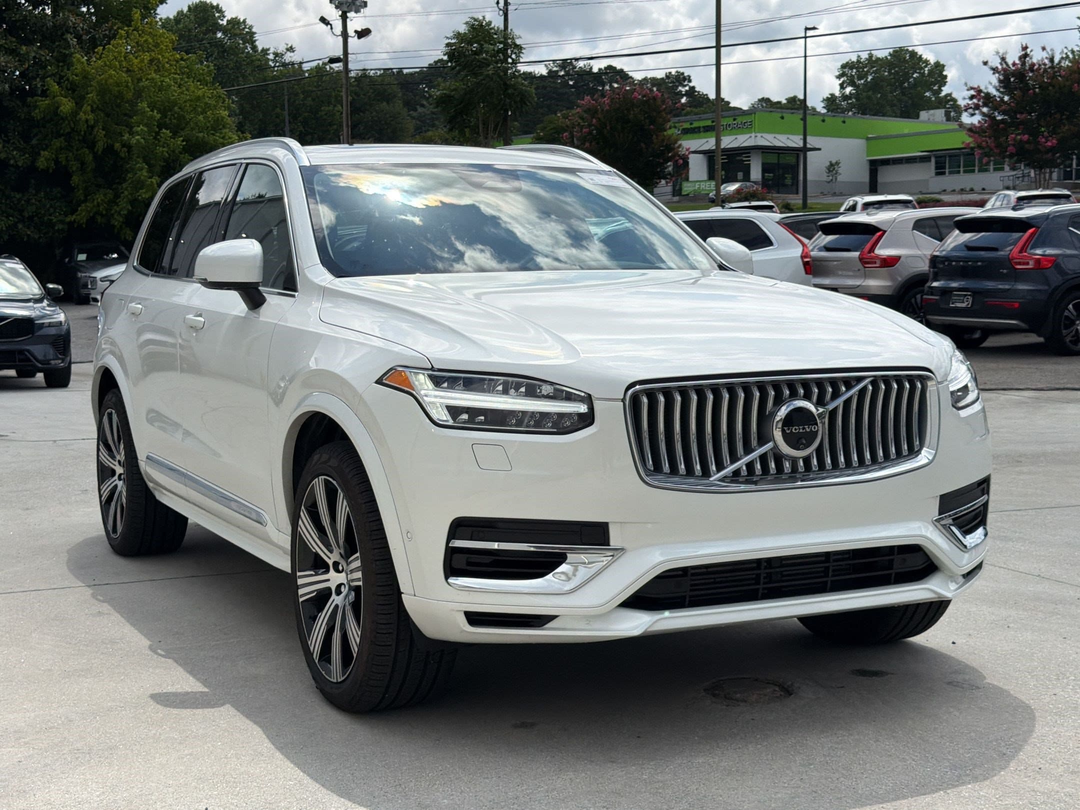 XC90 Plug-in Hybrid Plus Bright Theme SUV