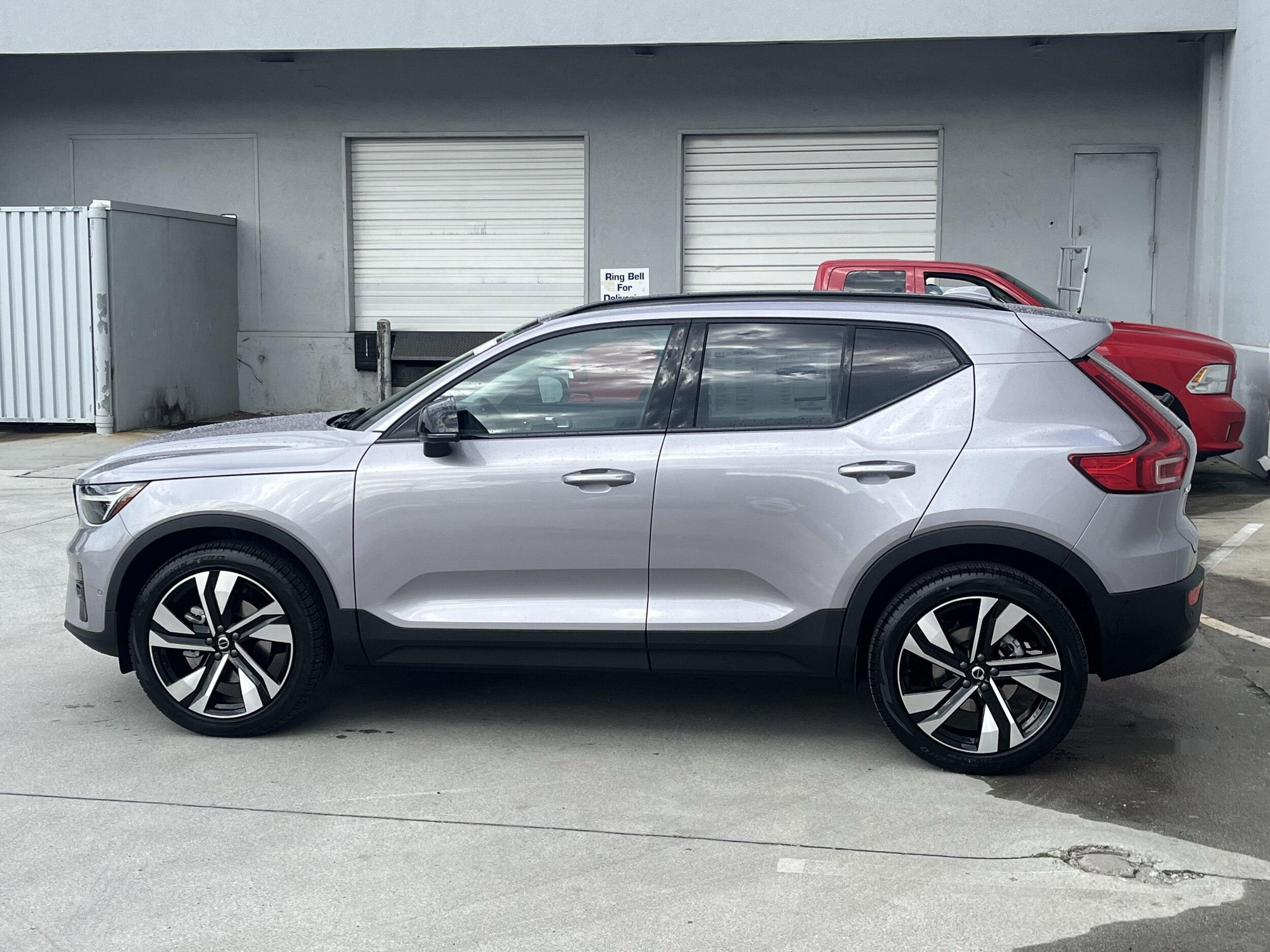 2026 Volvo XC40 photo 3