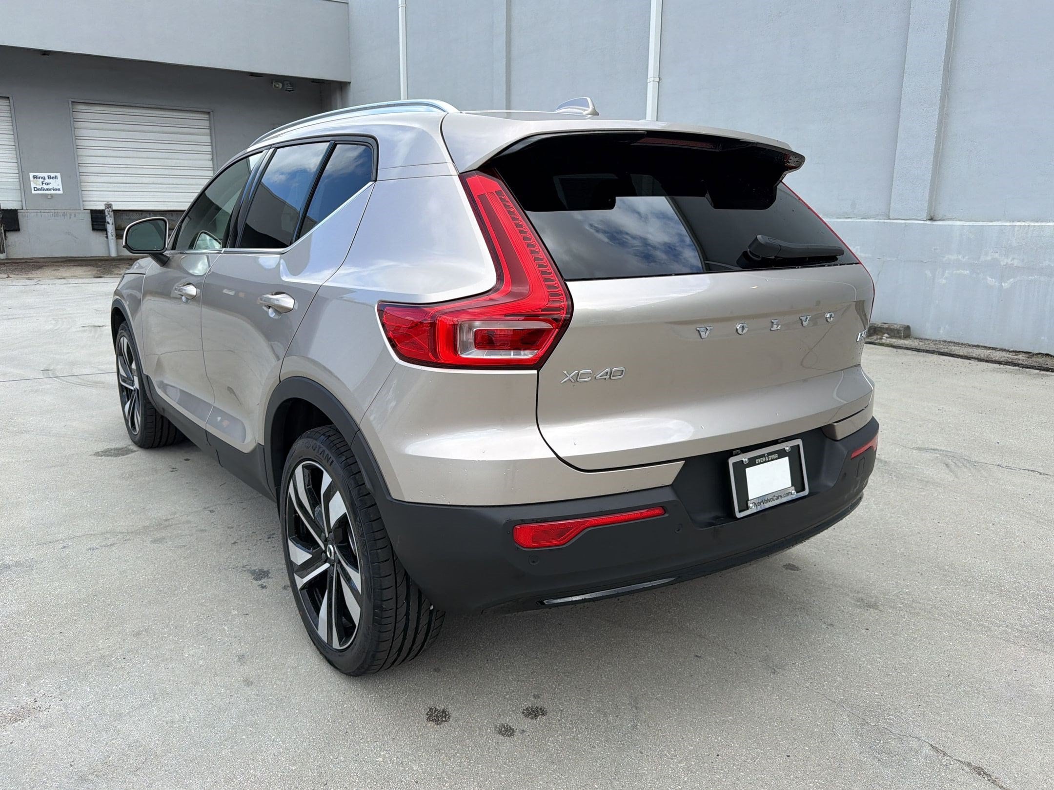 XC40 Plus Bright Theme SUV