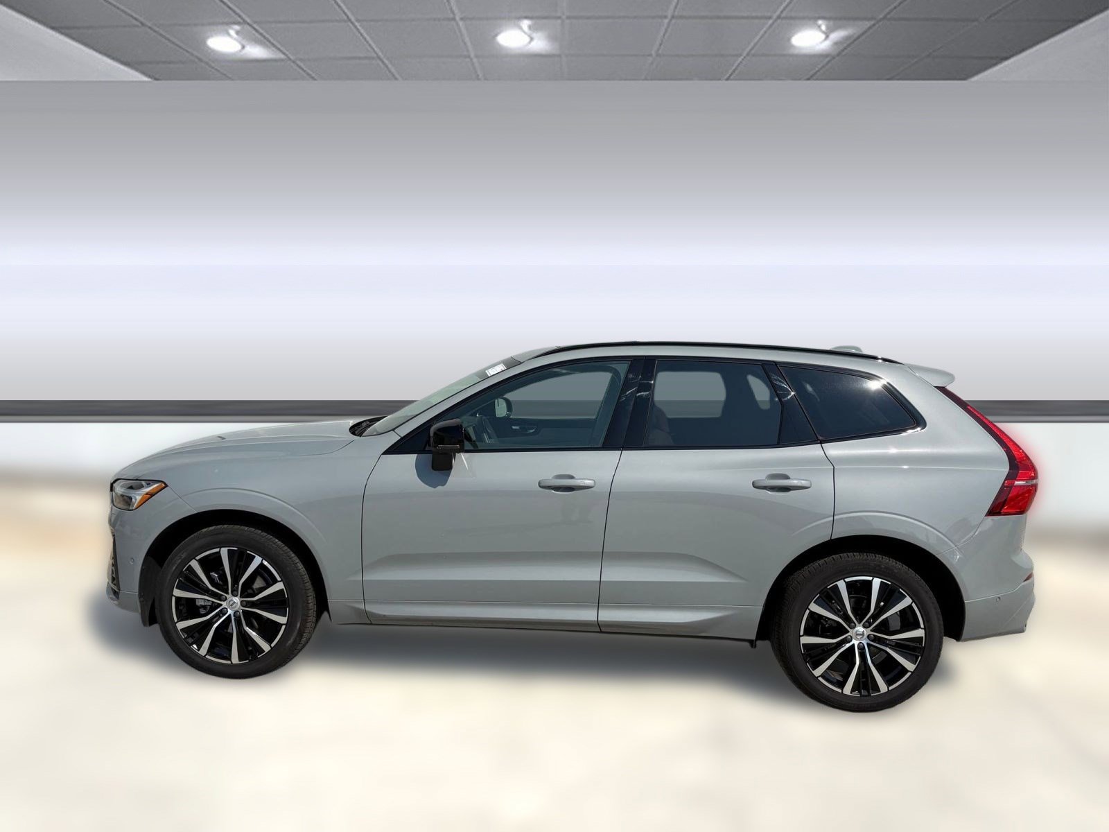 2025 Volvo XC60 B5 Plus photo 2