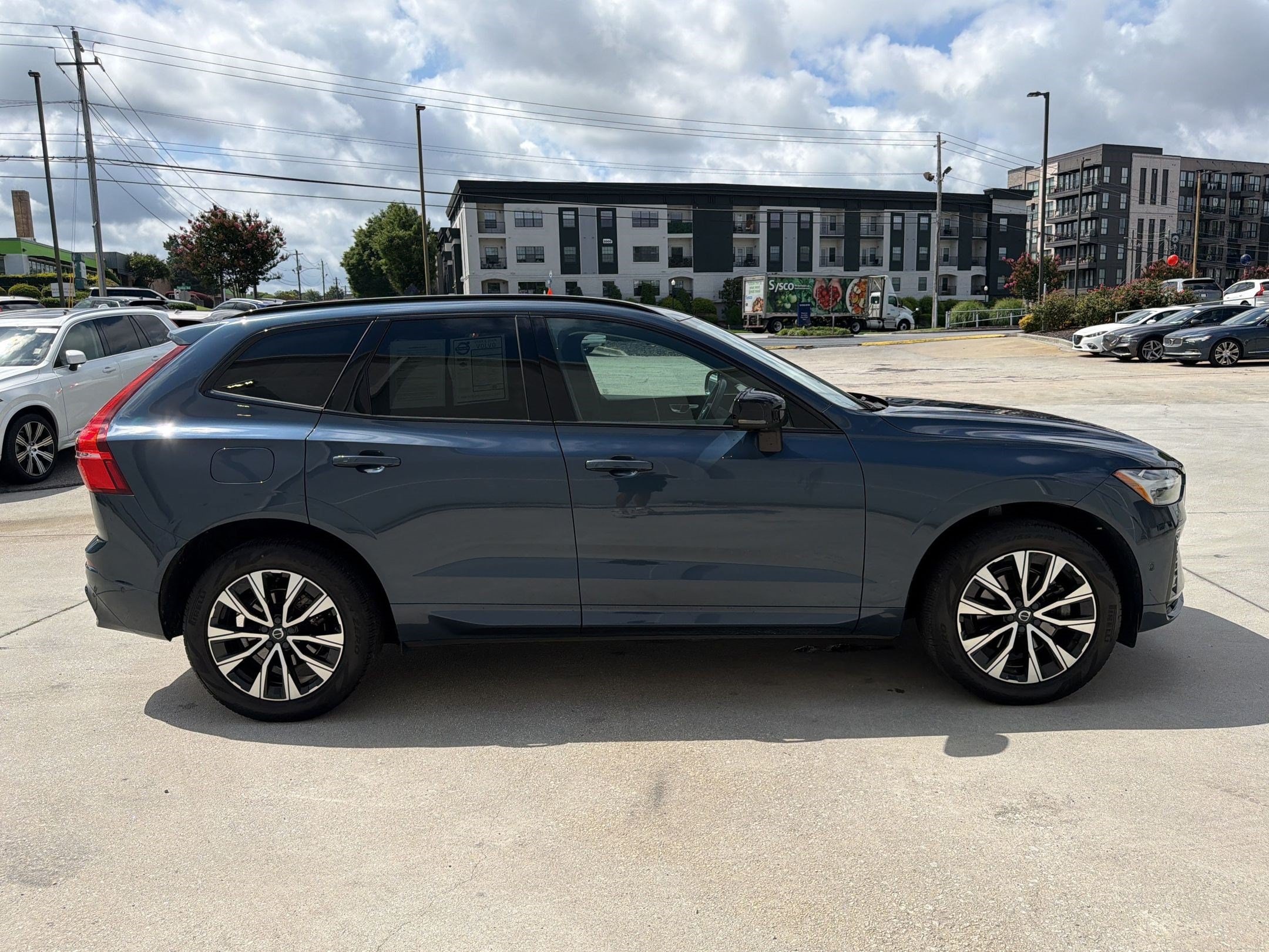 XC60 Plus Dark Theme SUV