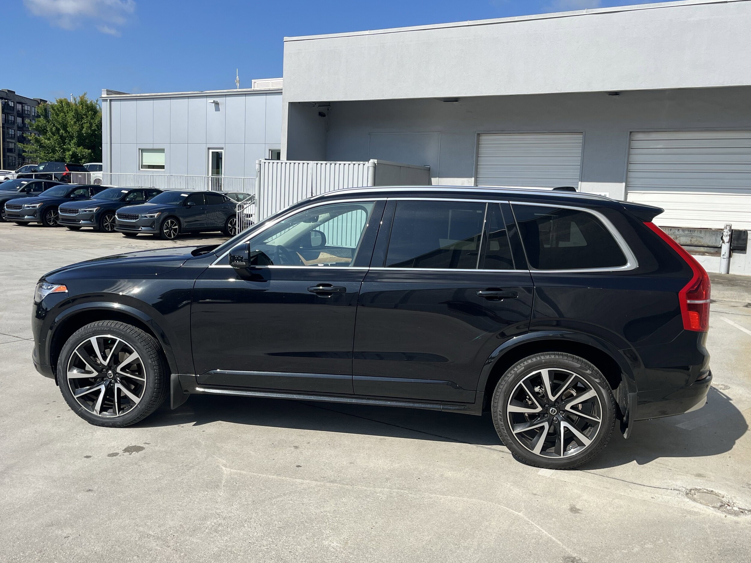 2022 Volvo XC90 Momentum photo 3