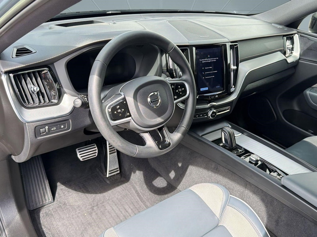 Used 2022 Volvo XC60 Recharge Plug-In Hybrid R-Design SUV