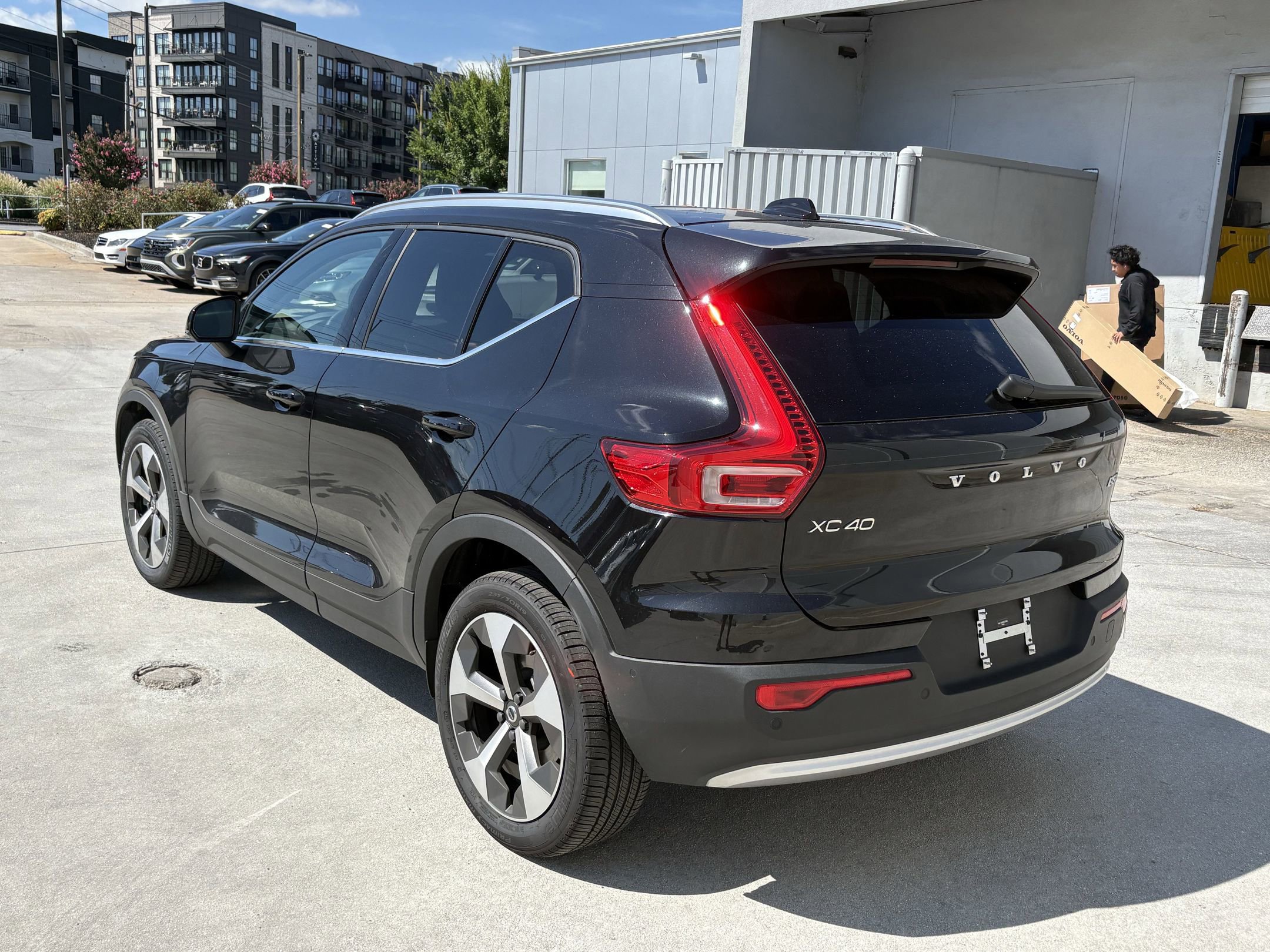 2025 Volvo XC40 Plus photo 4