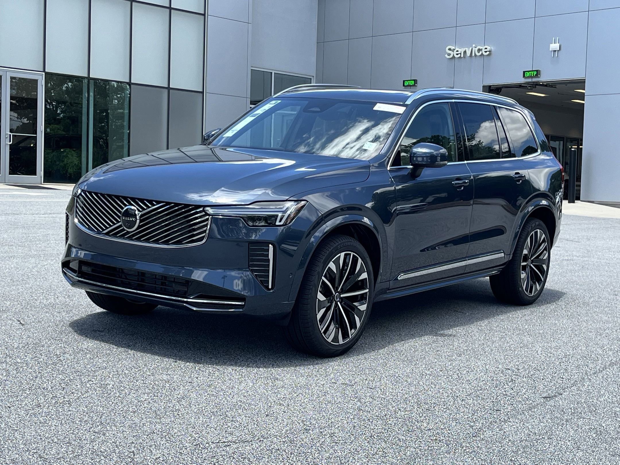 2026 Volvo XC90 Plus photo 2