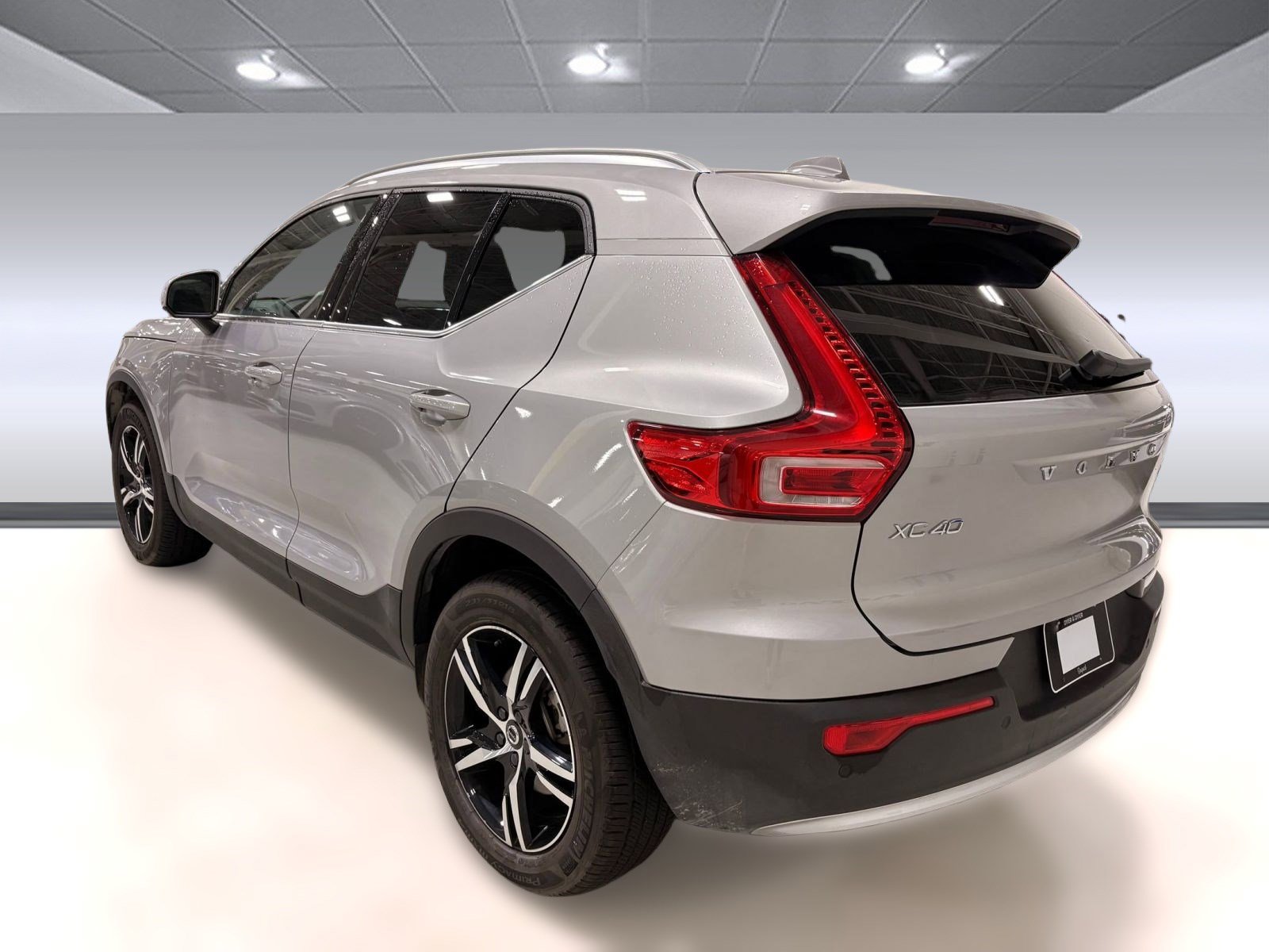 2025 Volvo XC40 Core photo 3