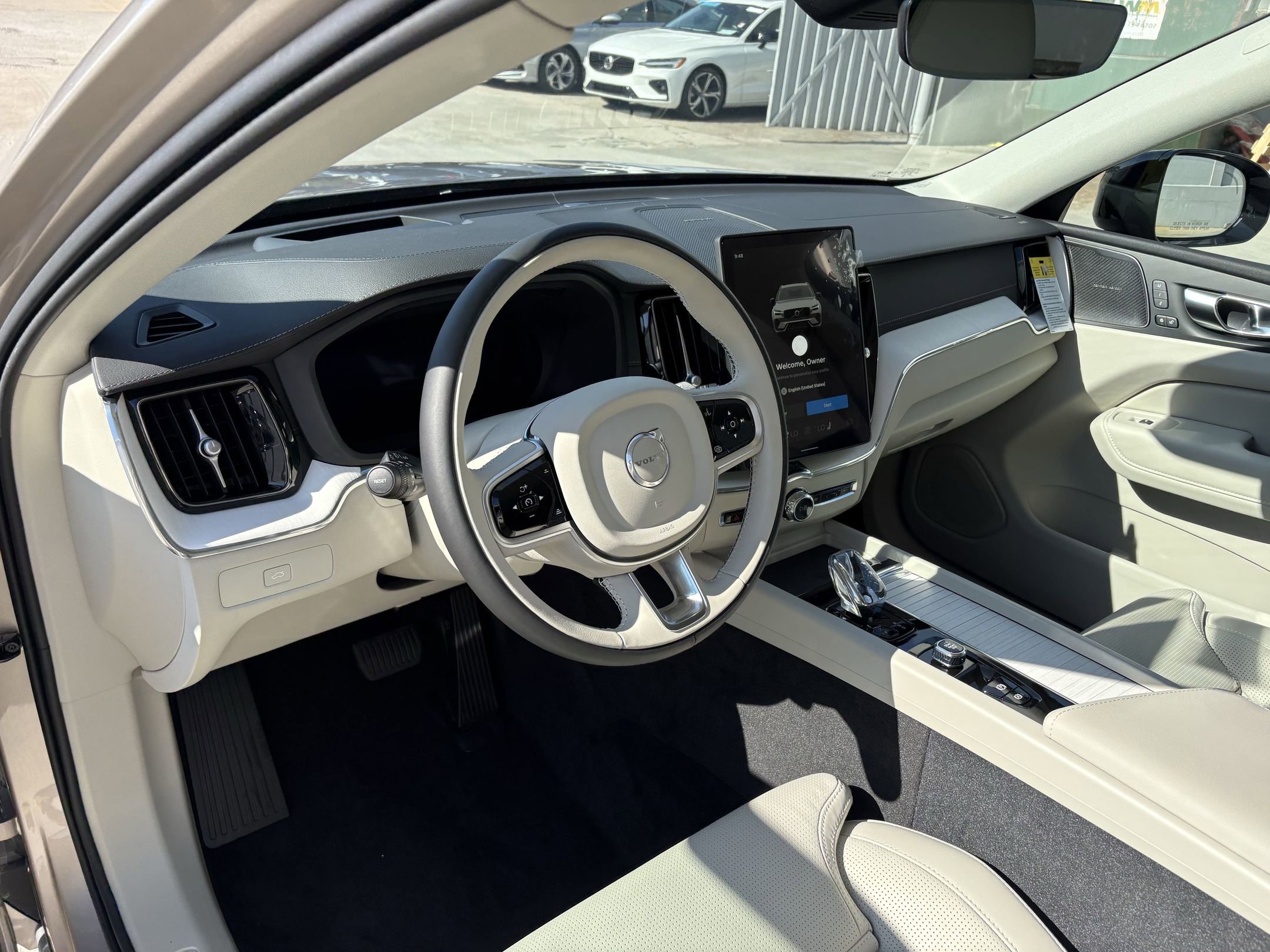 2026 Volvo XC60 B5 photo 4