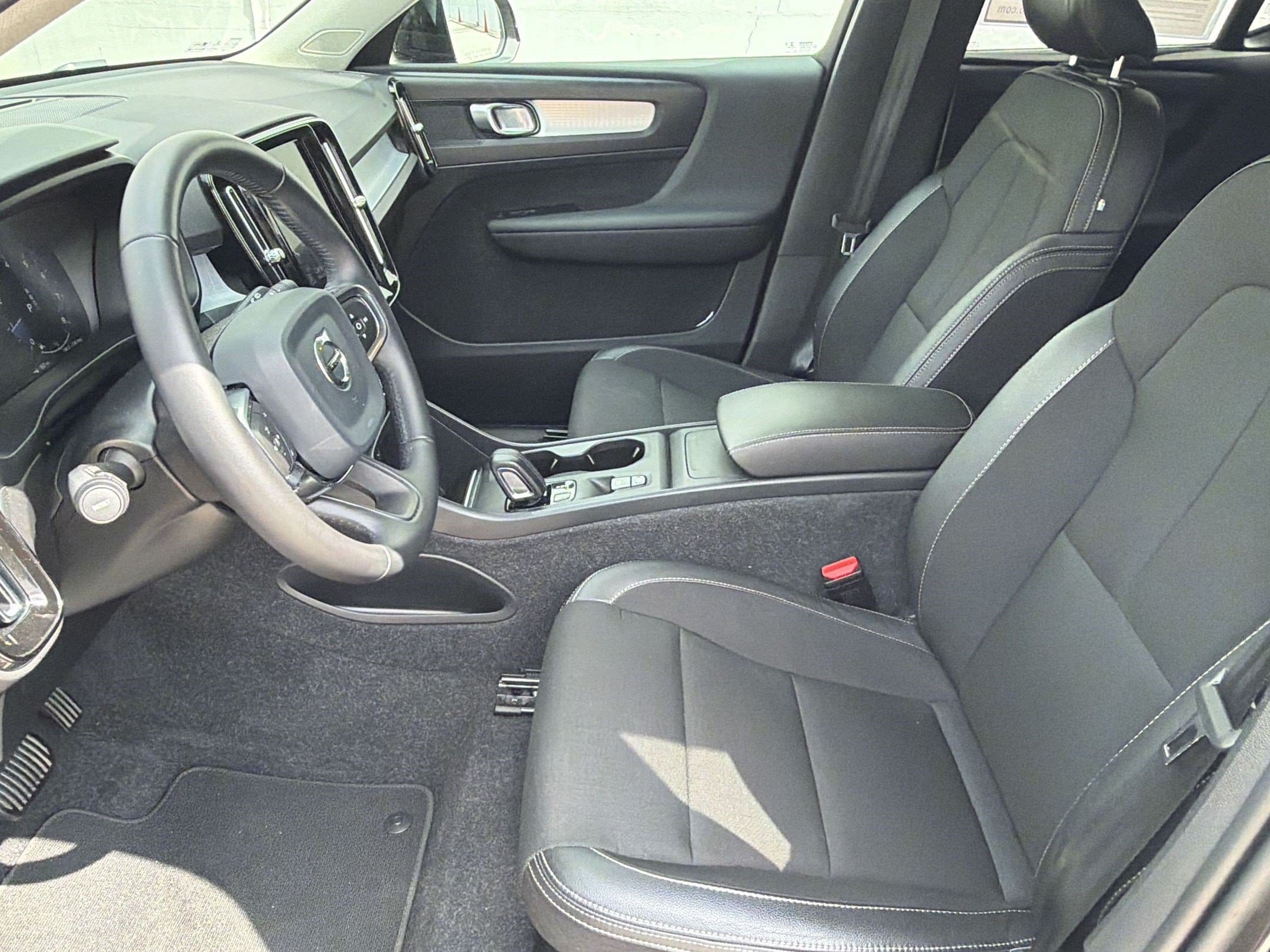XC40 Momentum SUV