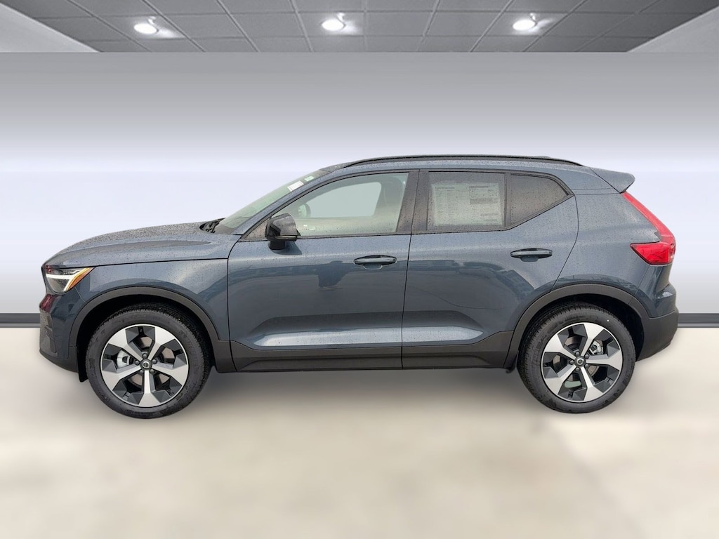 New 2026 Volvo XC40 B4 Core SUV