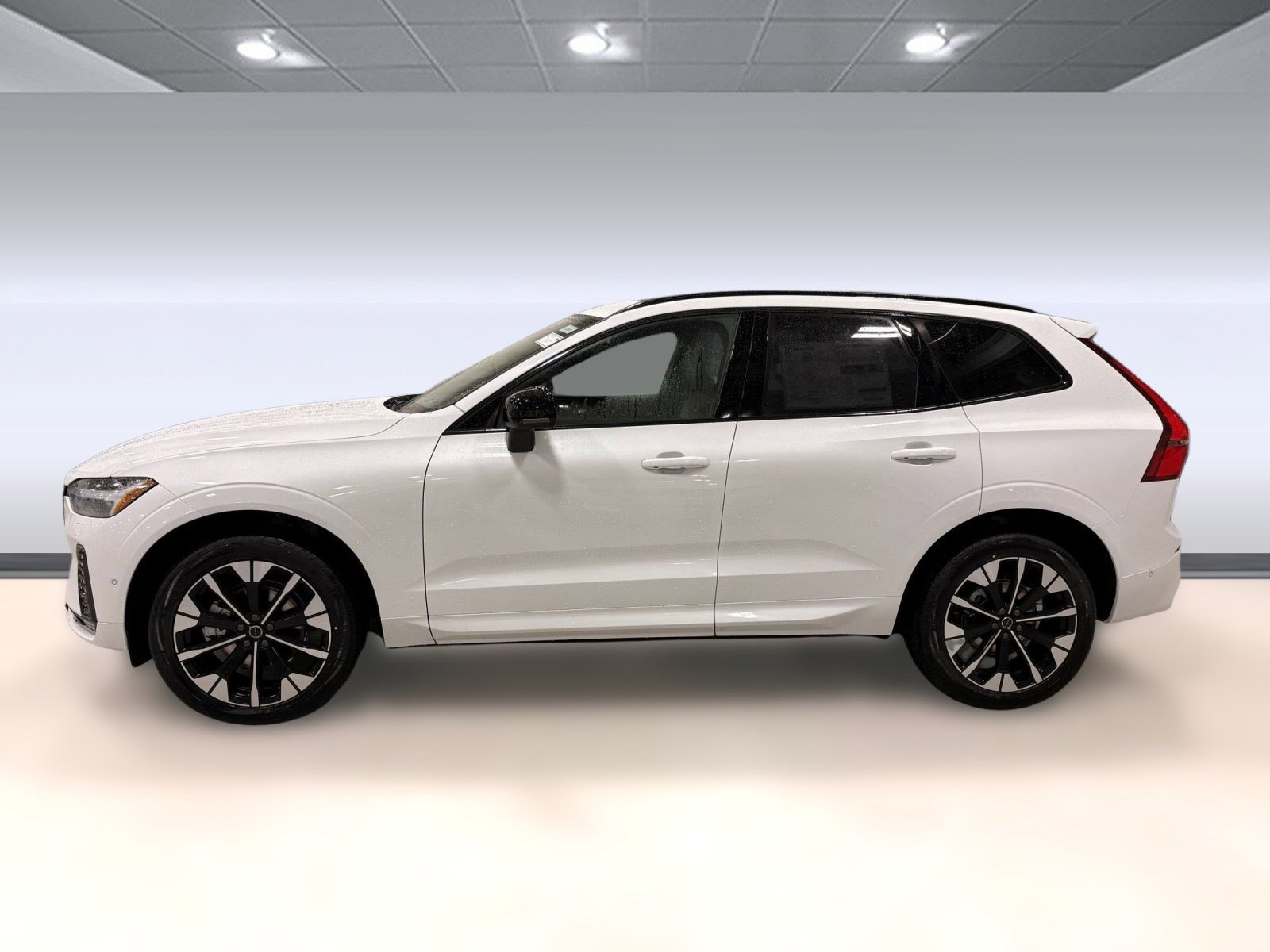 2026 Volvo XC60 B5 Plus photo 2