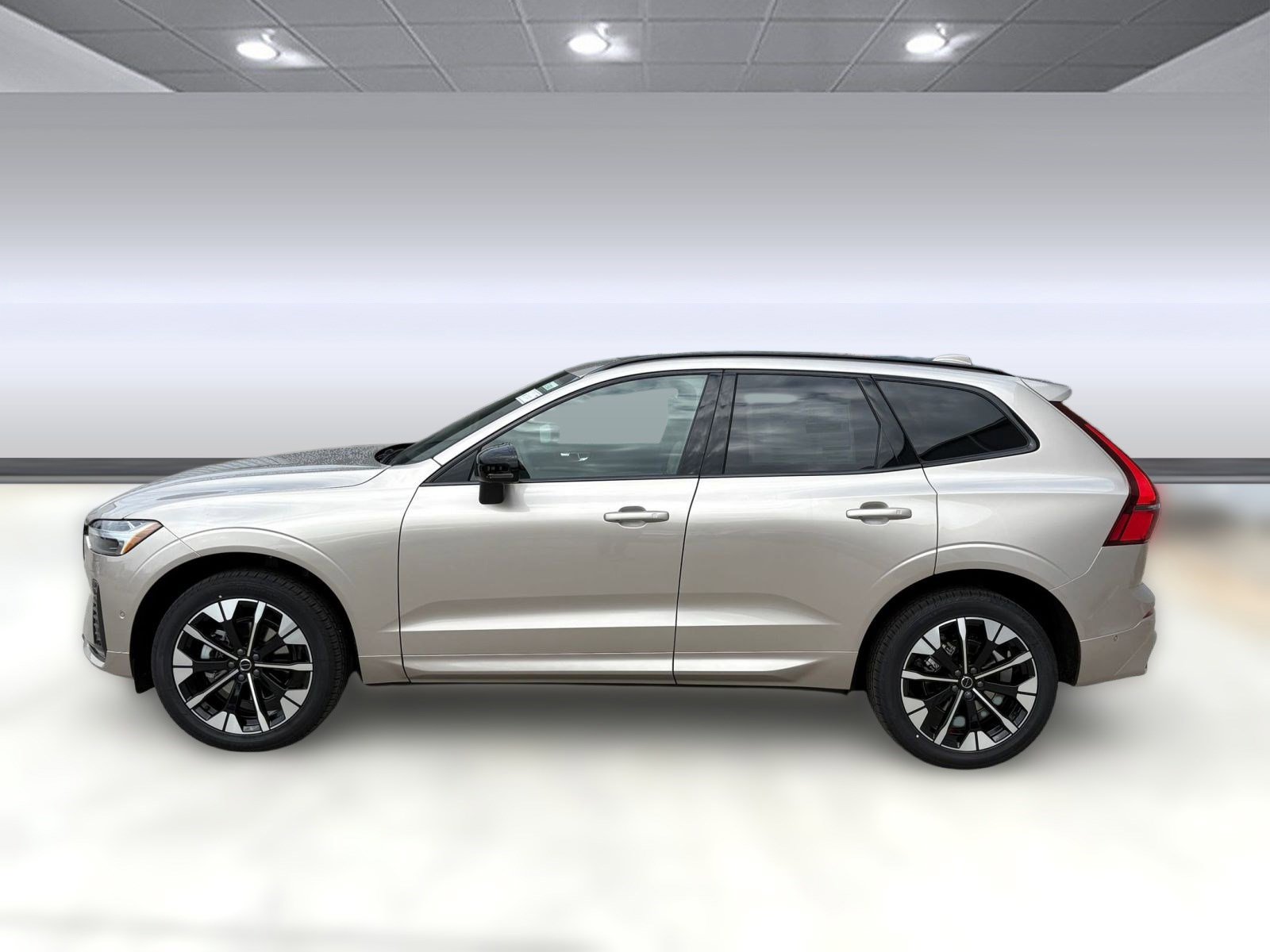 2026 Volvo XC60 B5 Plus photo 2