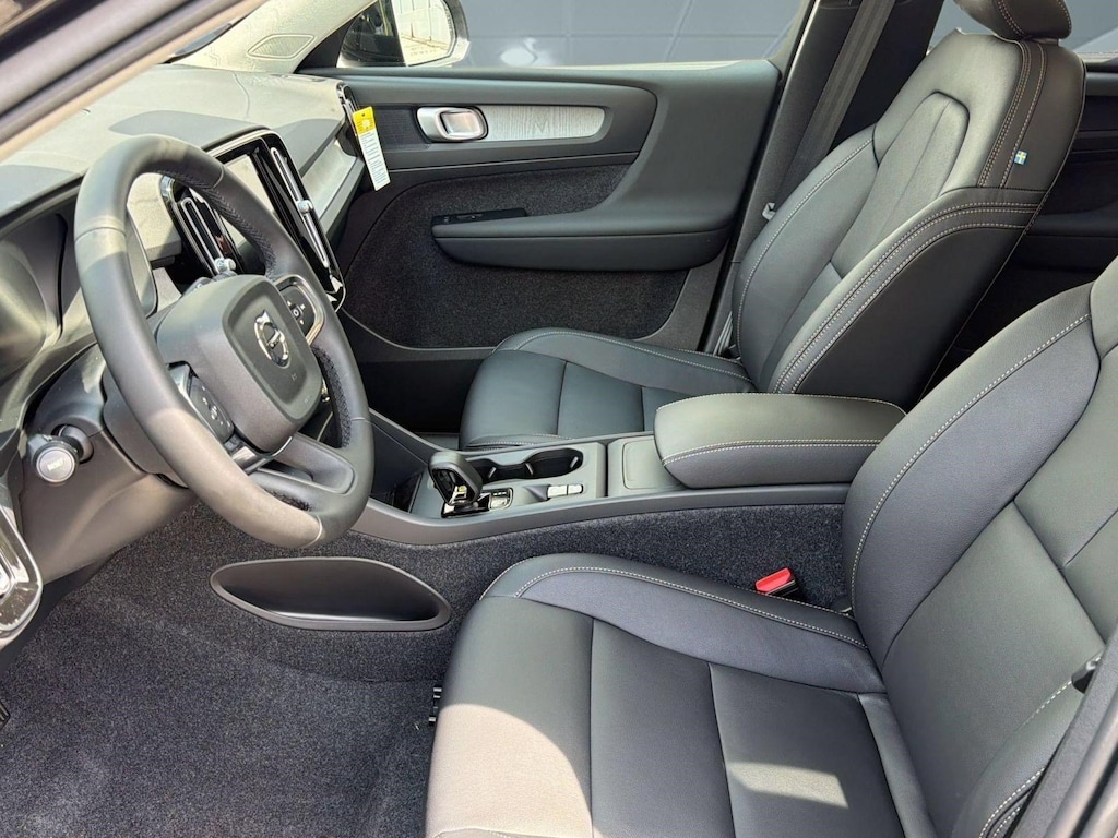 Used 2026 Volvo XC40 B5 Core SUV