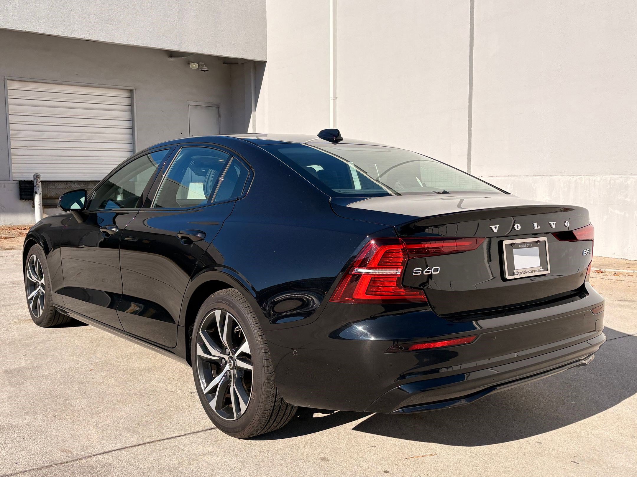 2024 Volvo S60 Plus photo 3