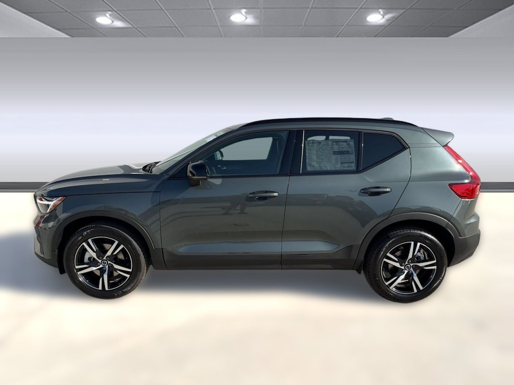 Used 2026 Volvo XC40 B5 Core SUV