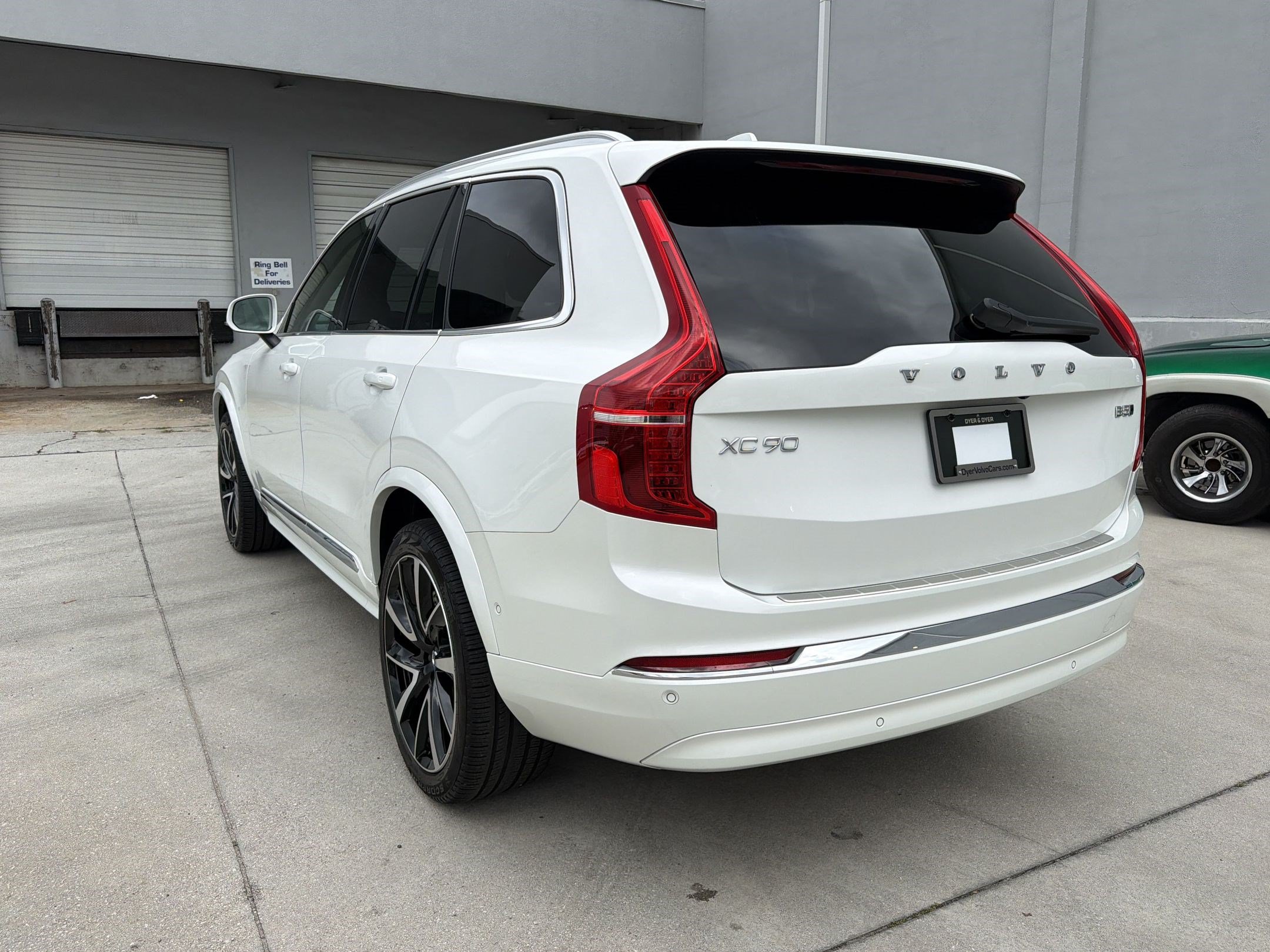 XC90 Plus Bright Theme SUV
