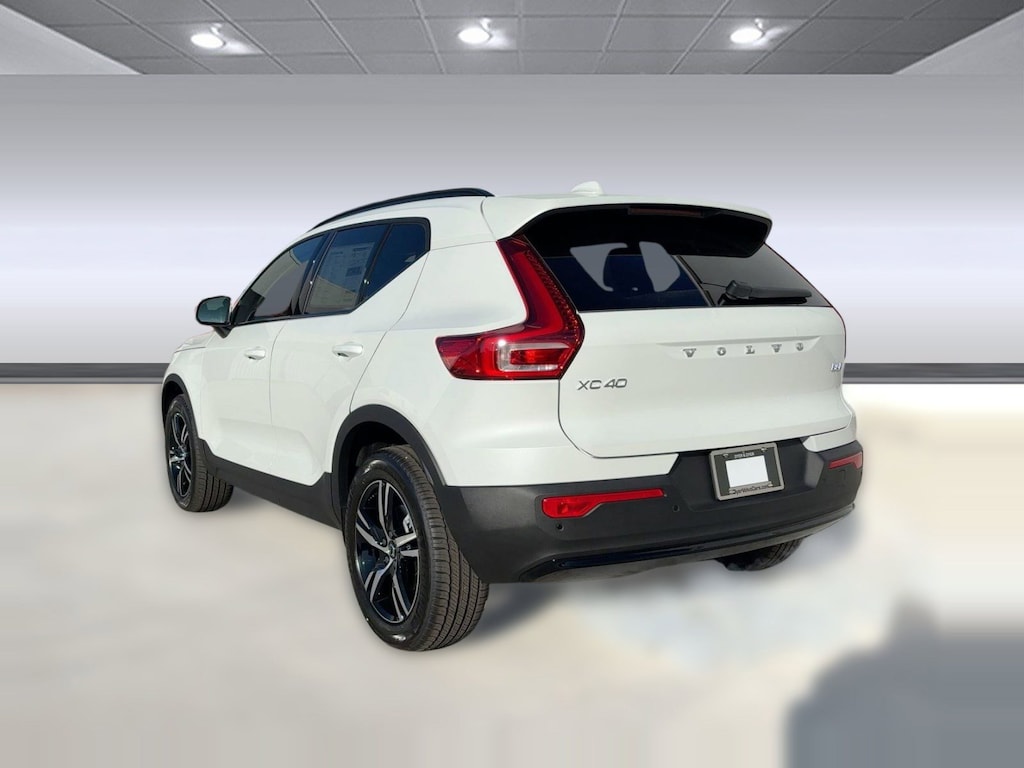 New 2026 Volvo XC40 B5 Core SUV