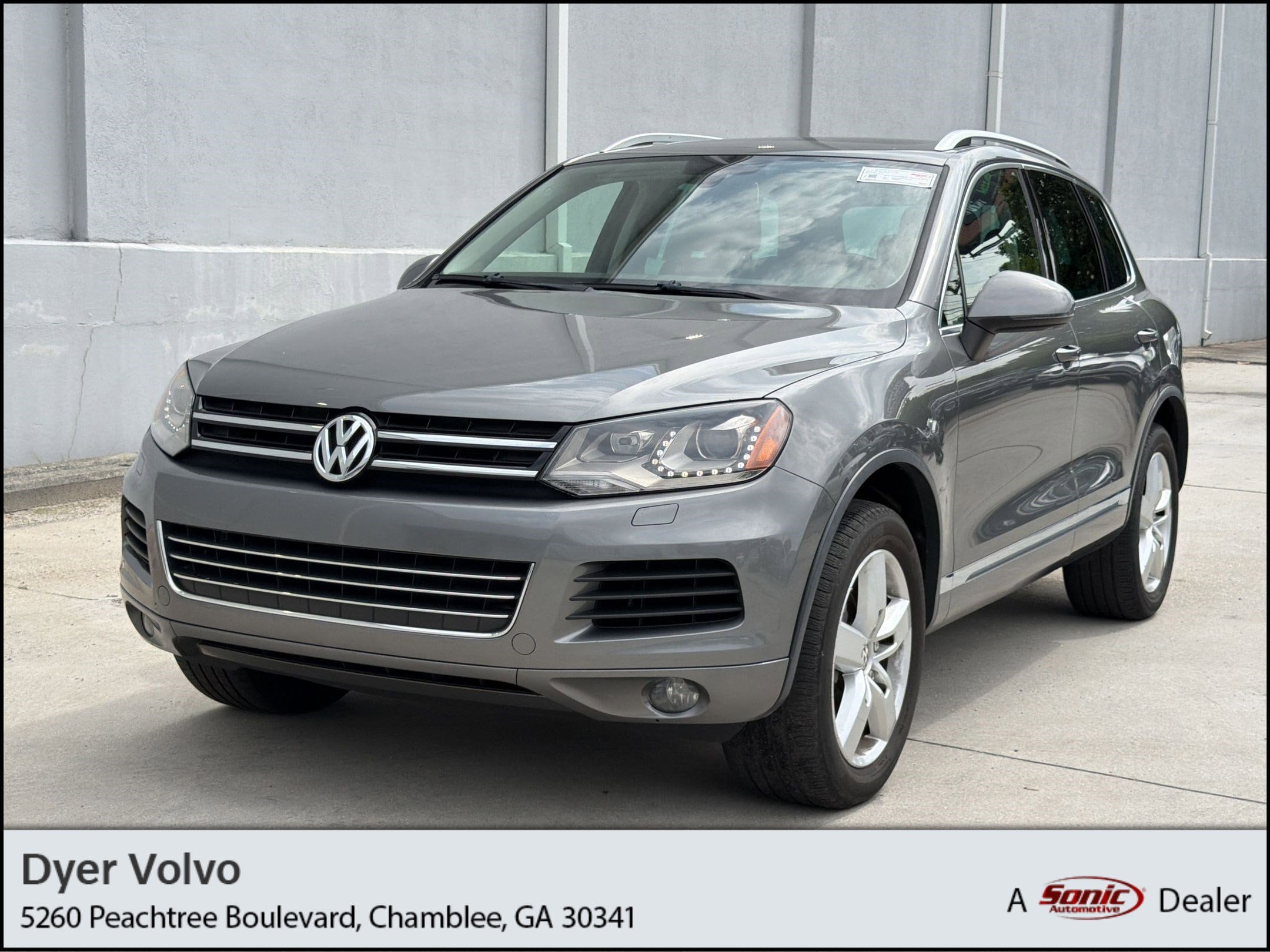2014 Volkswagen Touareg Sport VR6 w/Navigation's photo