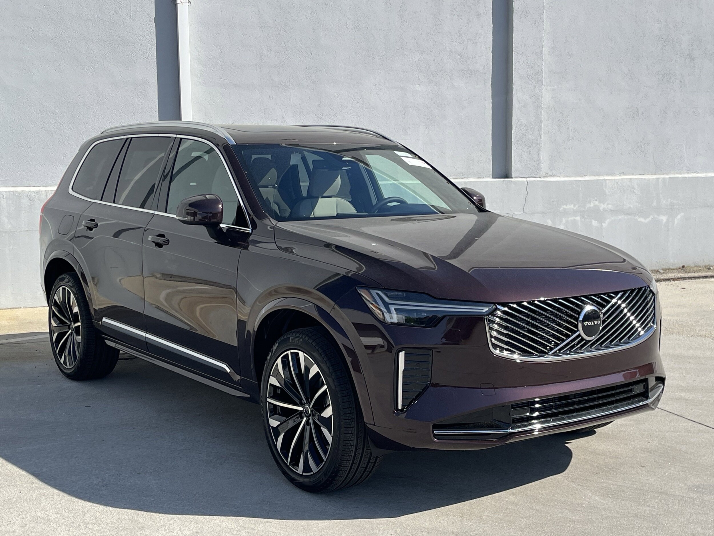 2025 Volvo XC90 Core photo 2
