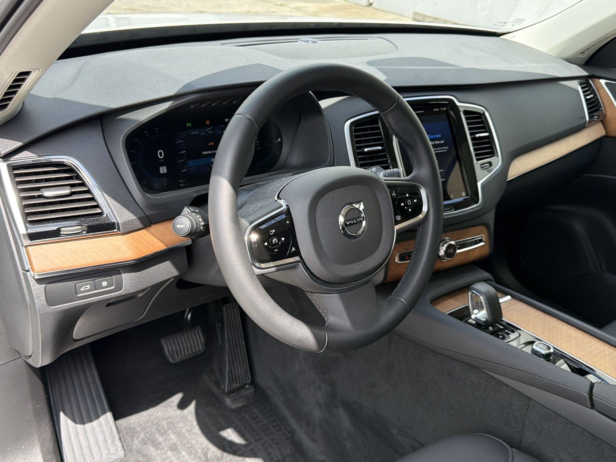XC90 Plug-in Hybrid Plus Bright Theme SUV