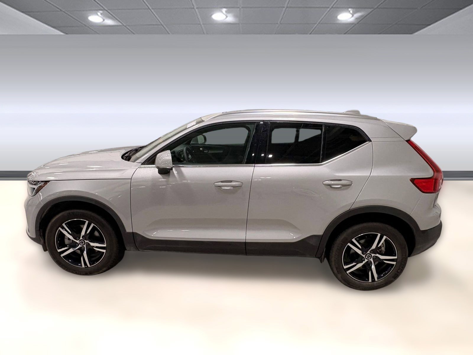 2025 Volvo XC40 Core photo 2