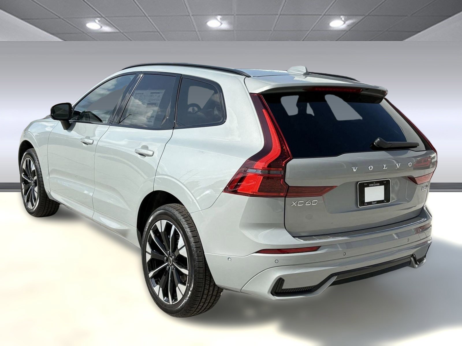2026 Volvo XC60 B5 Plus photo 2