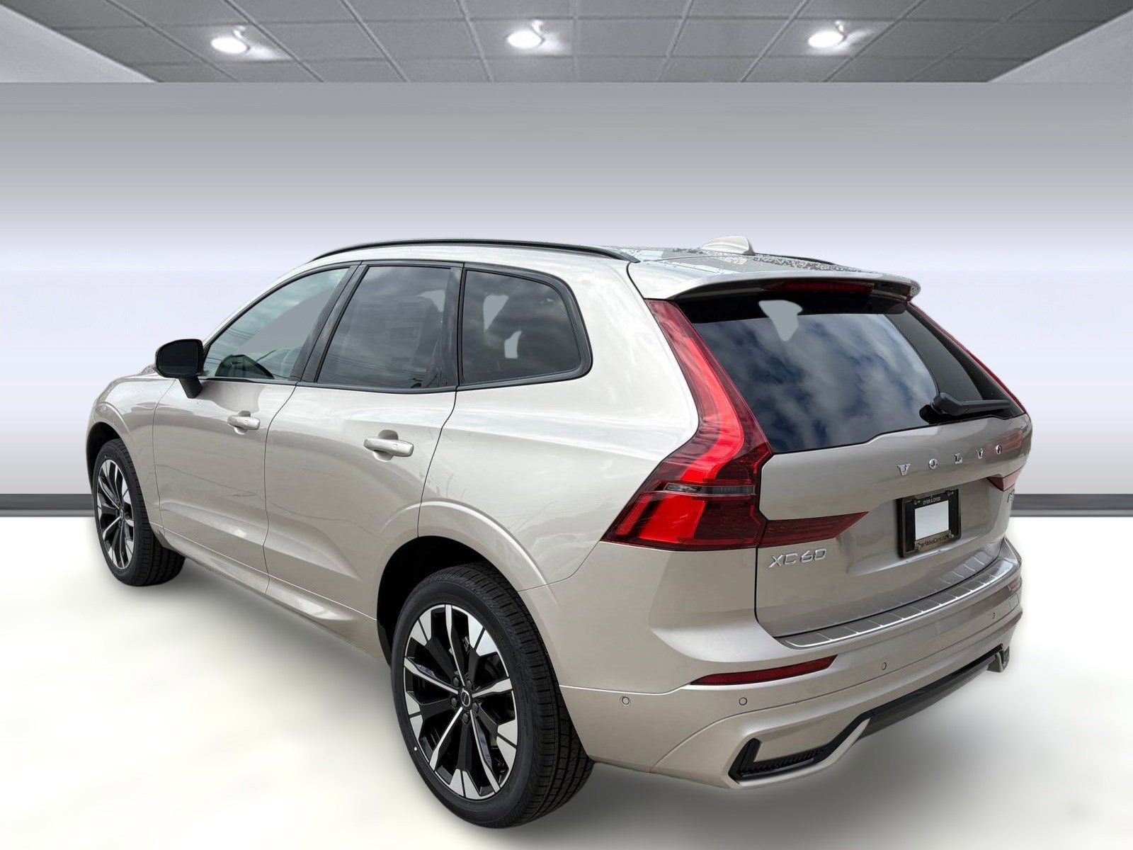 2026 Volvo XC60 B5 Plus photo 3